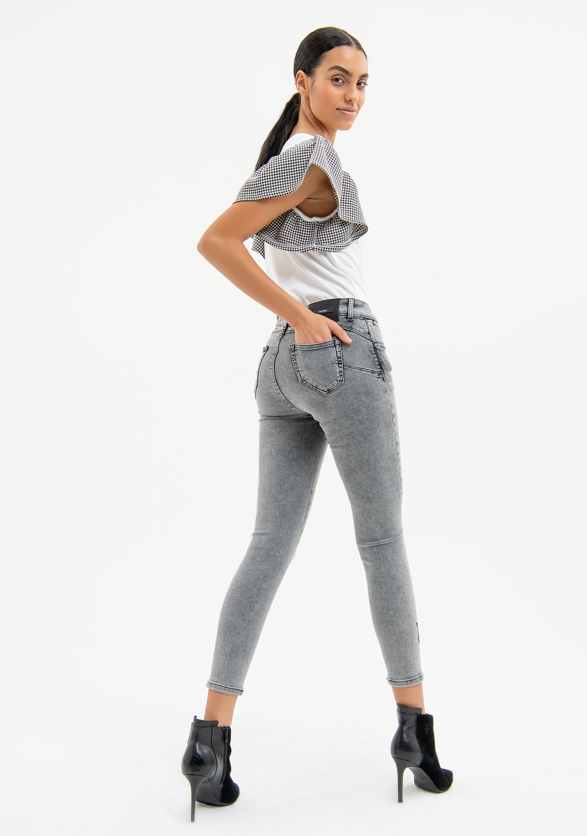 Jeans slim effetto push up in denim grigio con lavaggio marmorizzato FR23WV9002D408G1 Fracomina