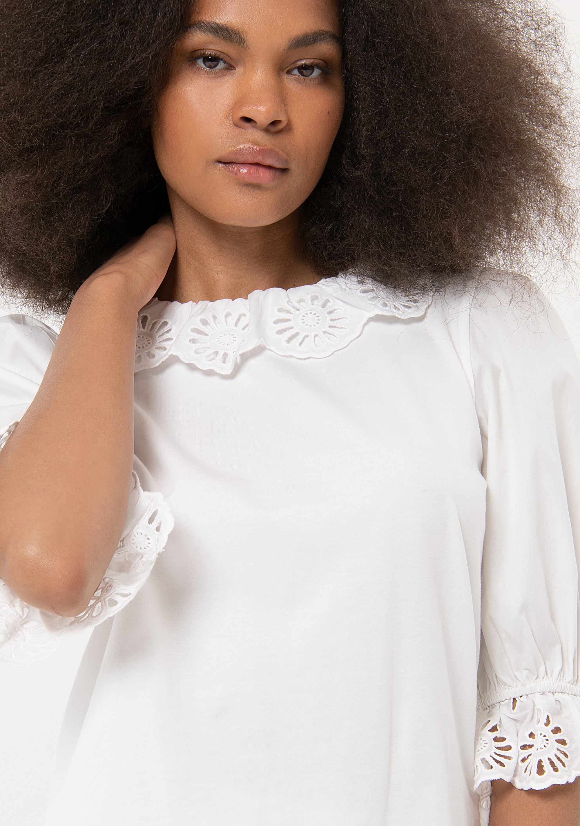 Blusa regular con colletto in pizzo FR24ST1010J401G1 Fracomina