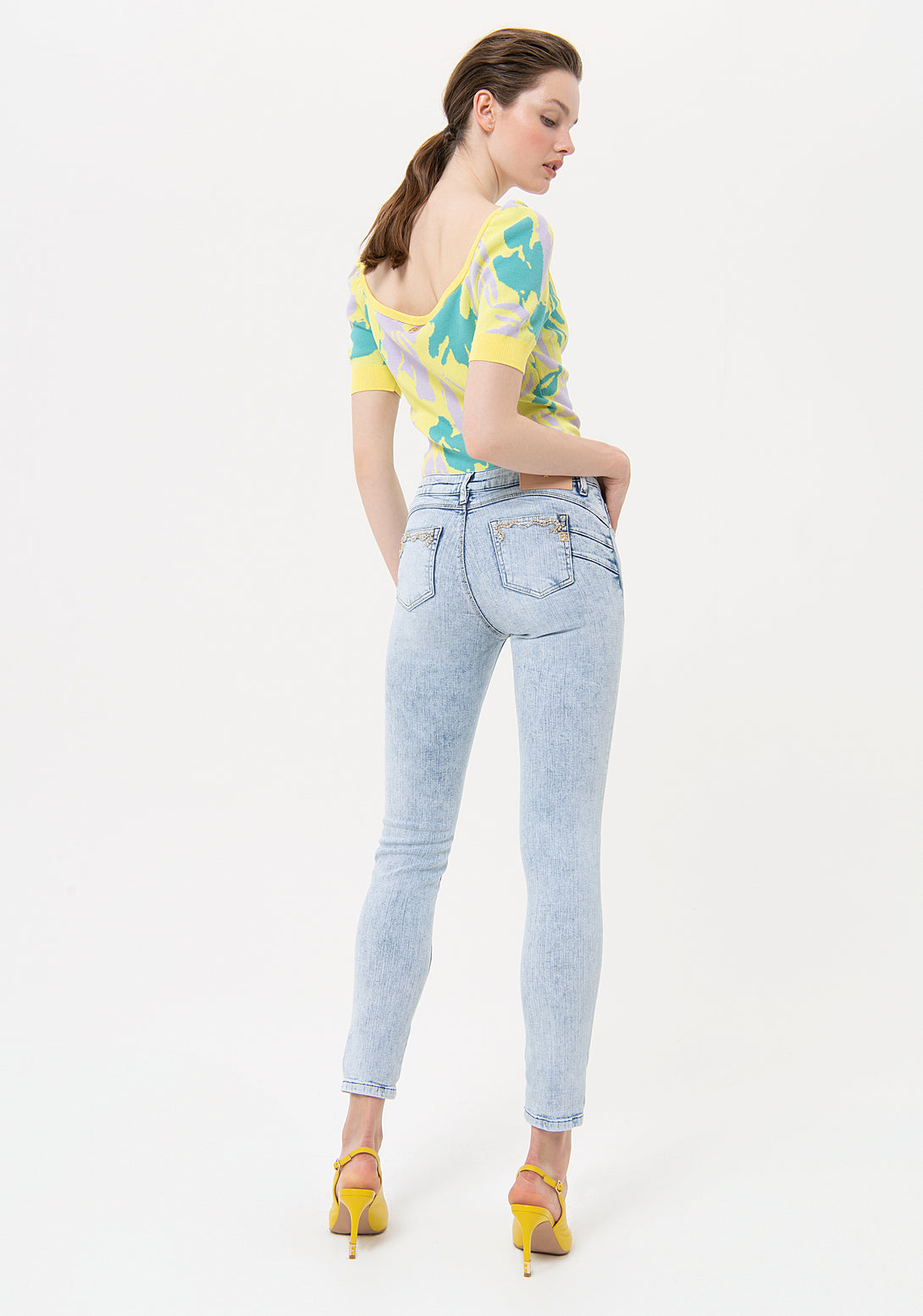 Jeans skinny effetto push up in denim con lavaggio bleached FR24SV1001D401R9-685 Fracomina