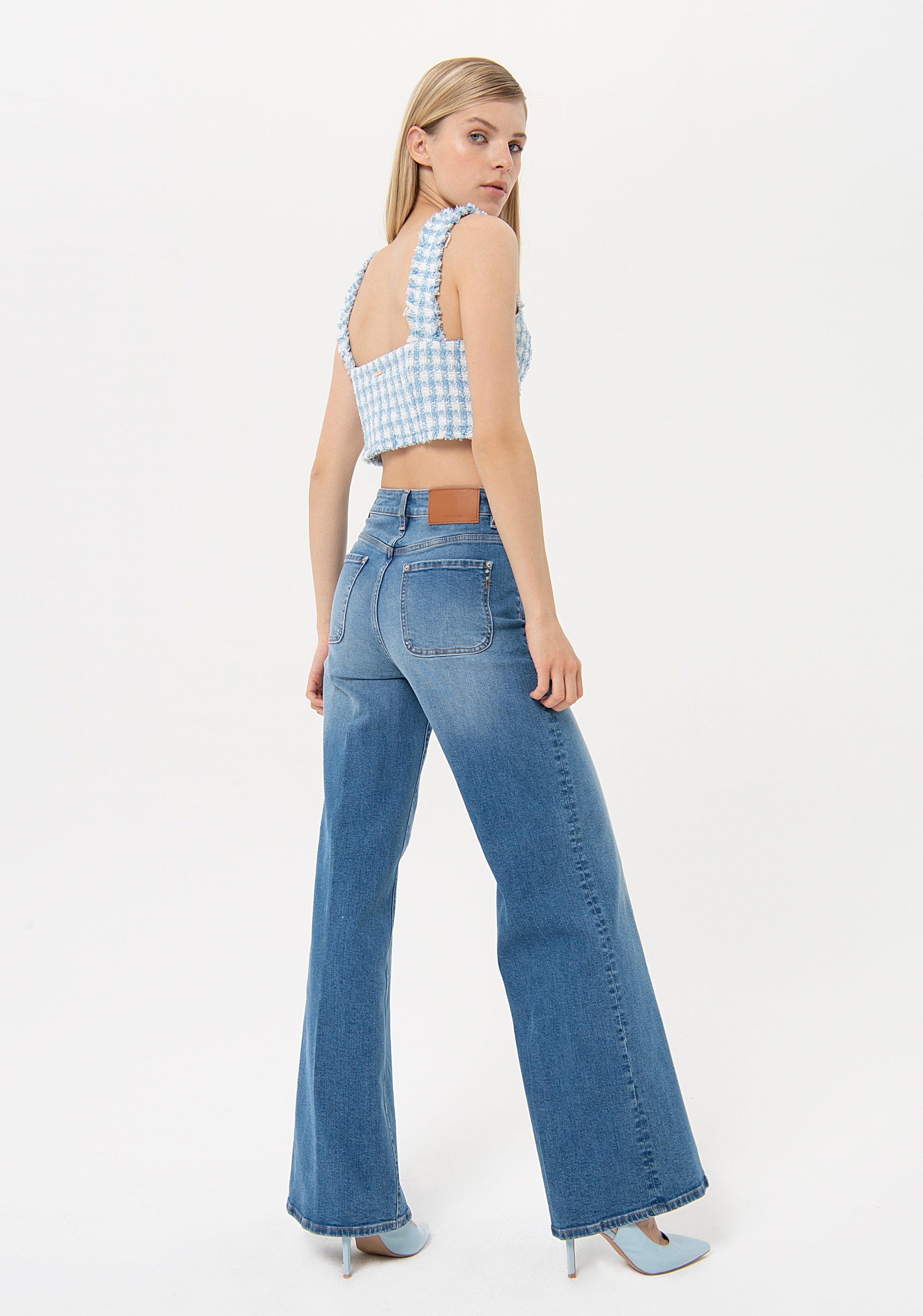 Jeans flare in denim con lavaggio medio