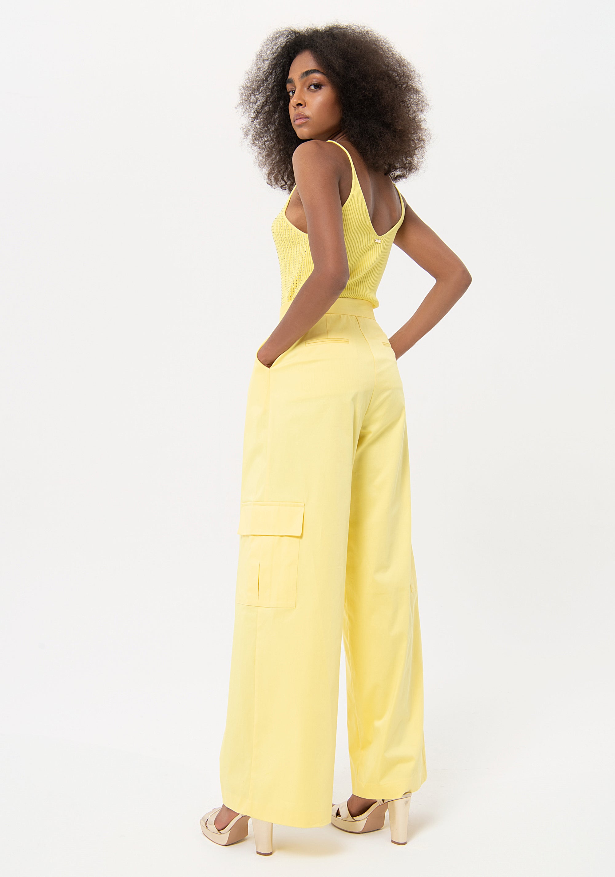 Pantaloni a palazzo flare con pences sul davanti FR24SV3008W42001-184 Fracomina