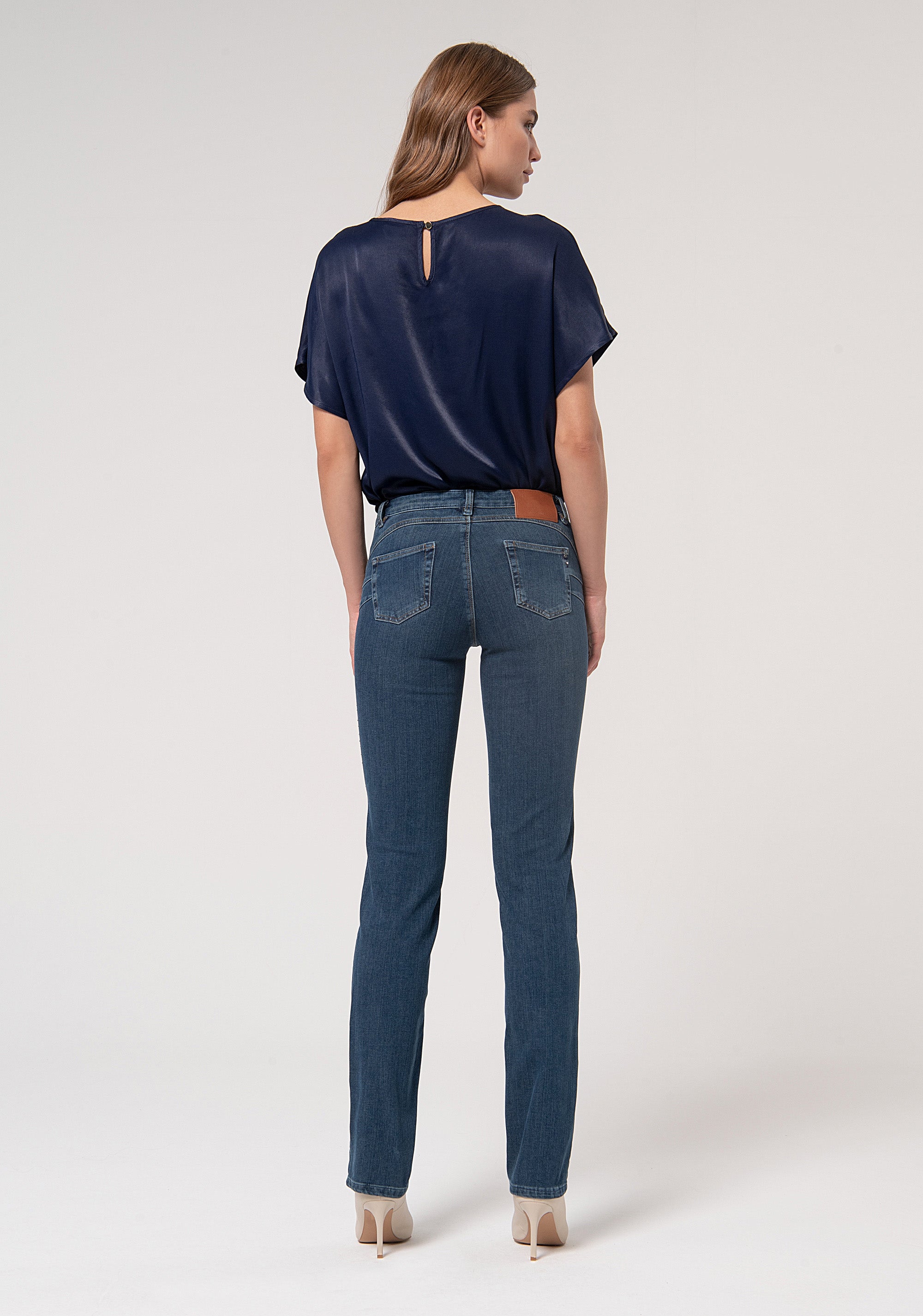 Jeans slim effetto shape up in denim stretch con lavaggio medio