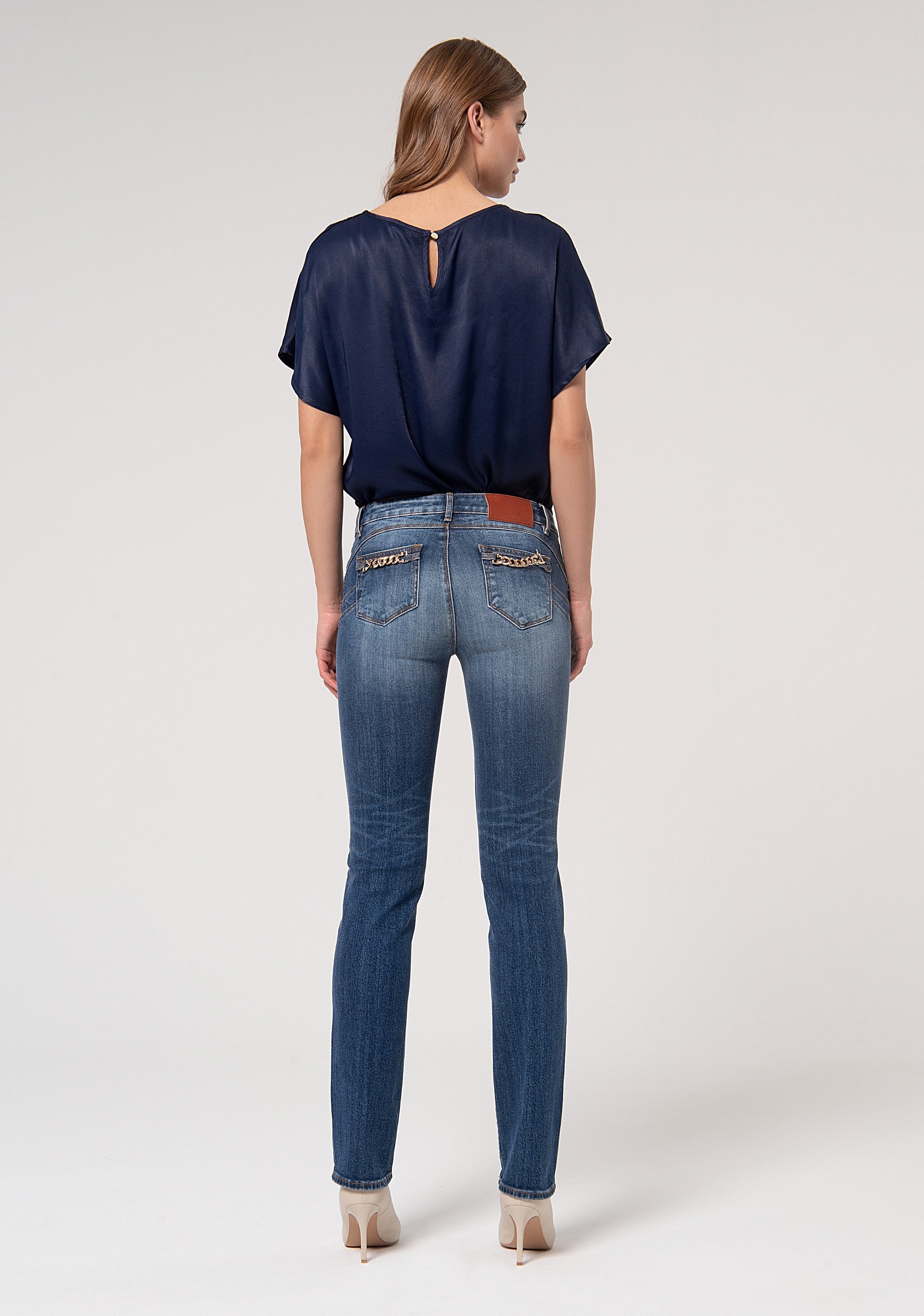 Jeans slim effetto shape up in denim stretch con lavaggio medio