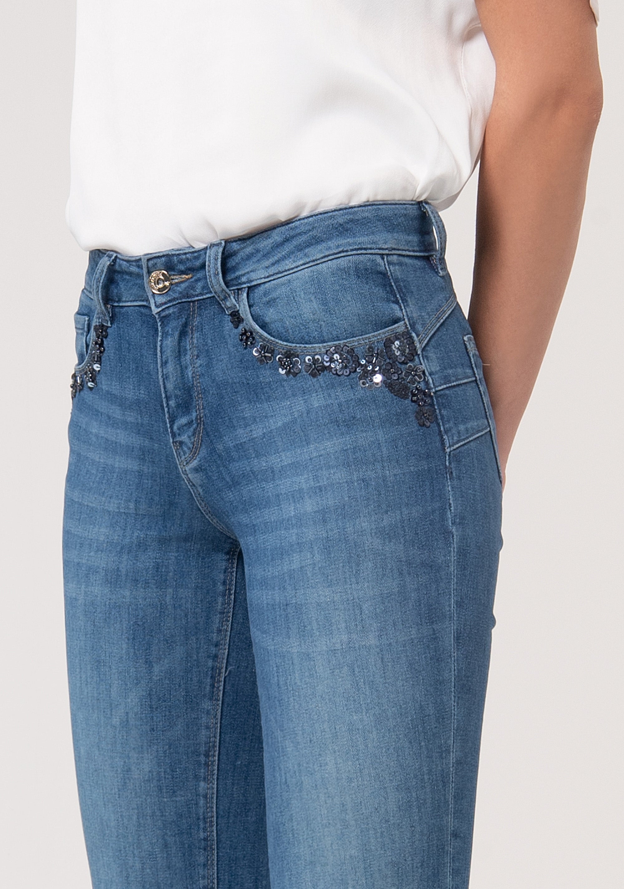 Jeans slim effetto shape up in denim con lavaggio medio FR24WV2015D460R9-349 Fracomina