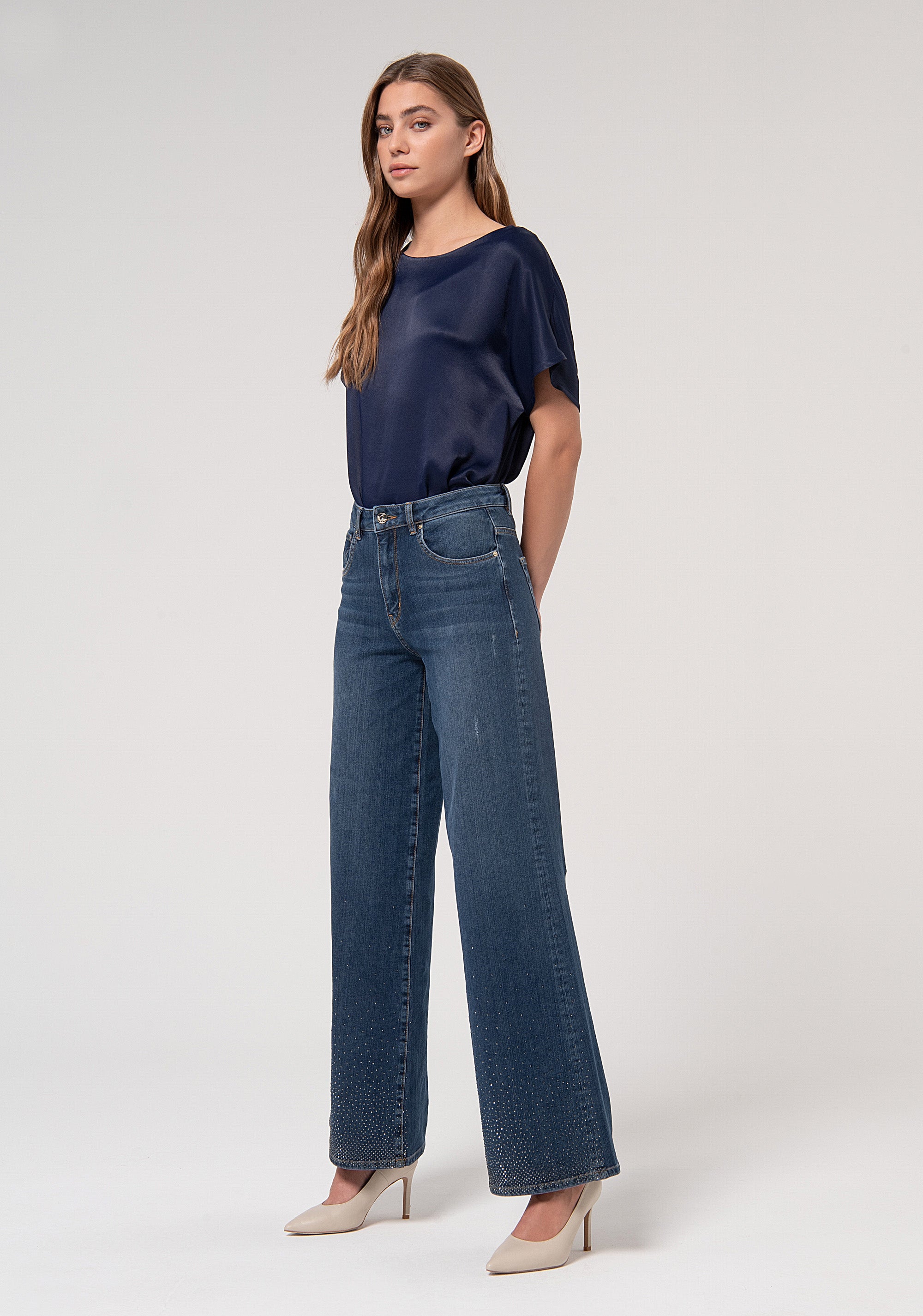 Jeans flare in denim con lavaggio medio