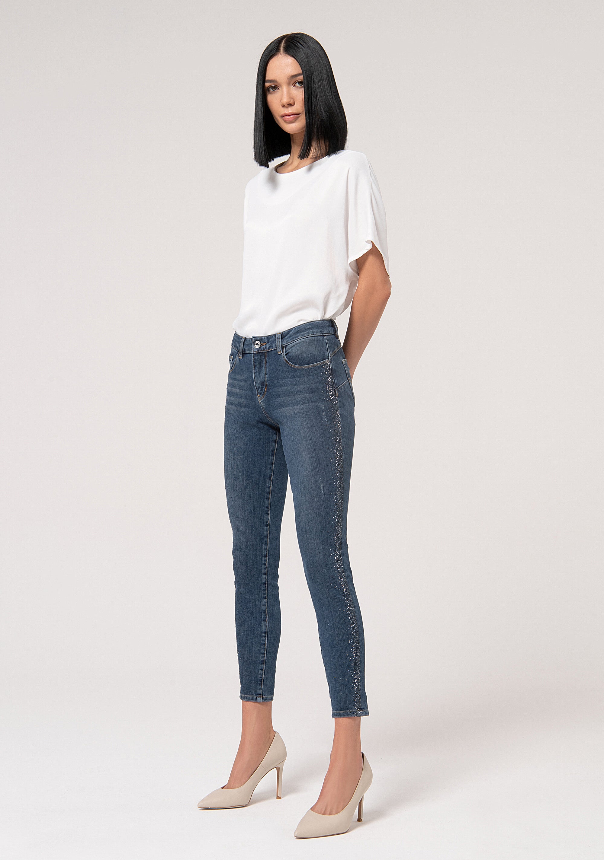 Jeans slim effetto perfect shape in denim stretch con lavaggio medio