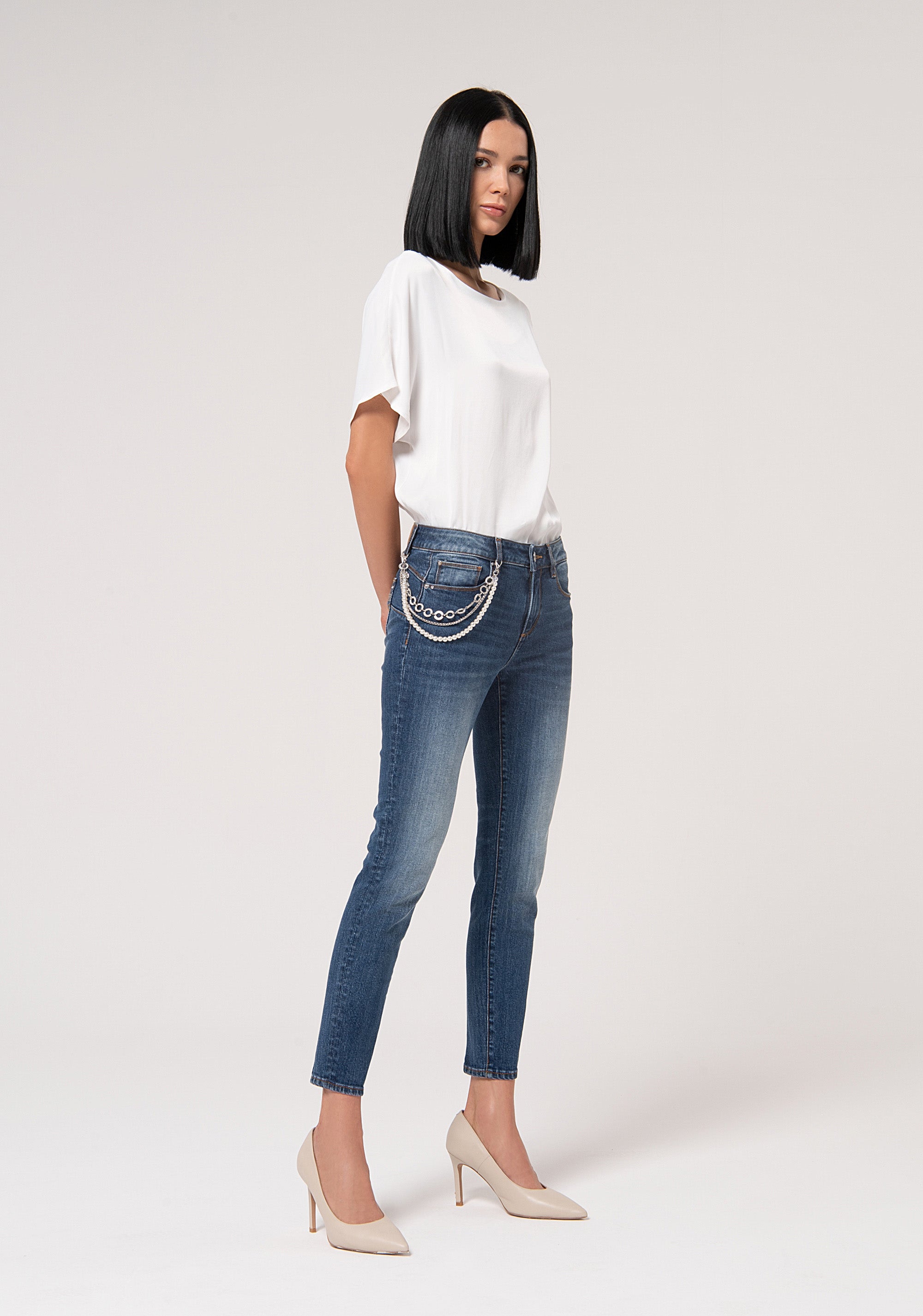 Jeans slim effetto perfect shape in denim stretch con lavaggio medio