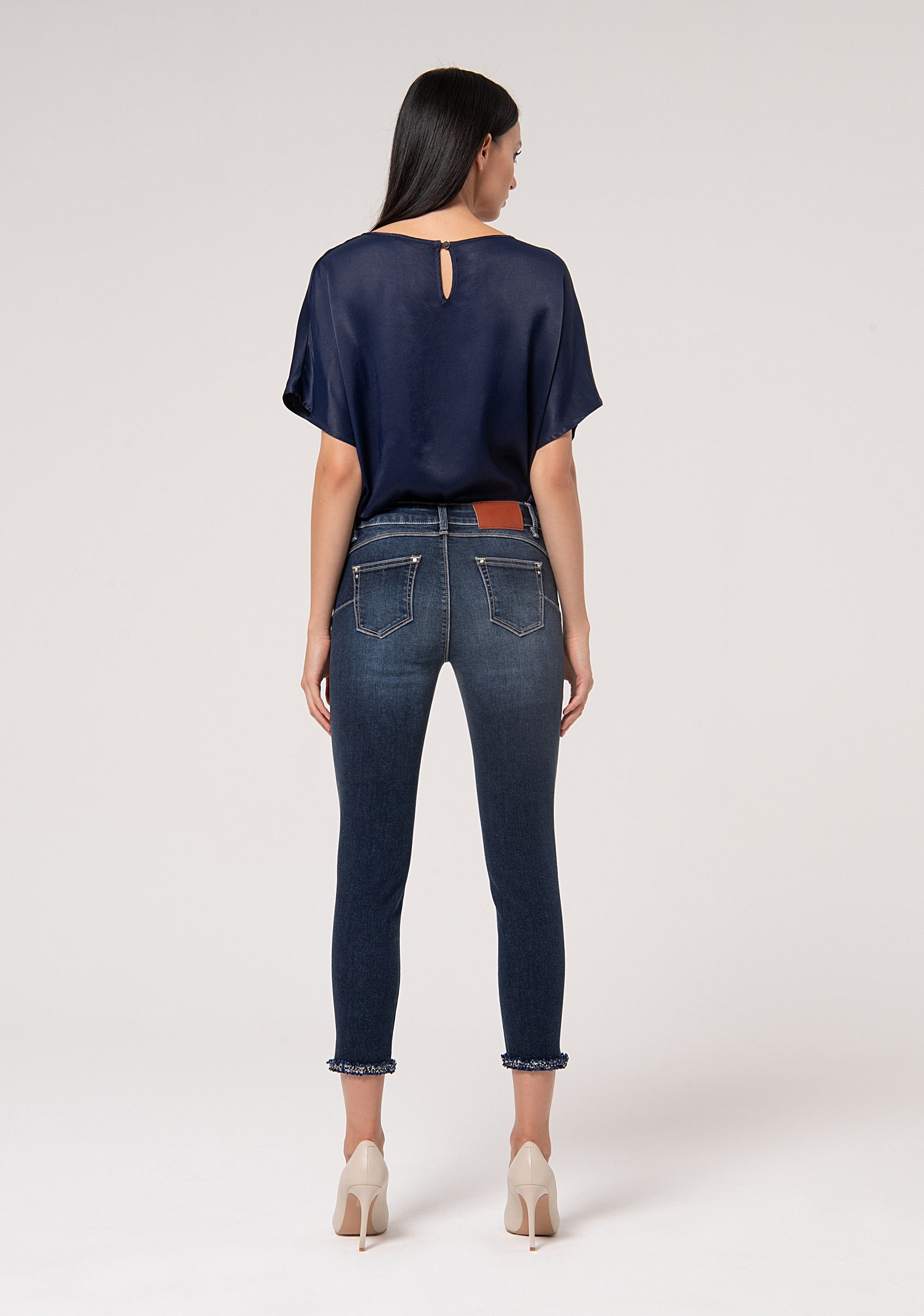 Jeans cropped effetto shape up in denim con lavaggio scuro