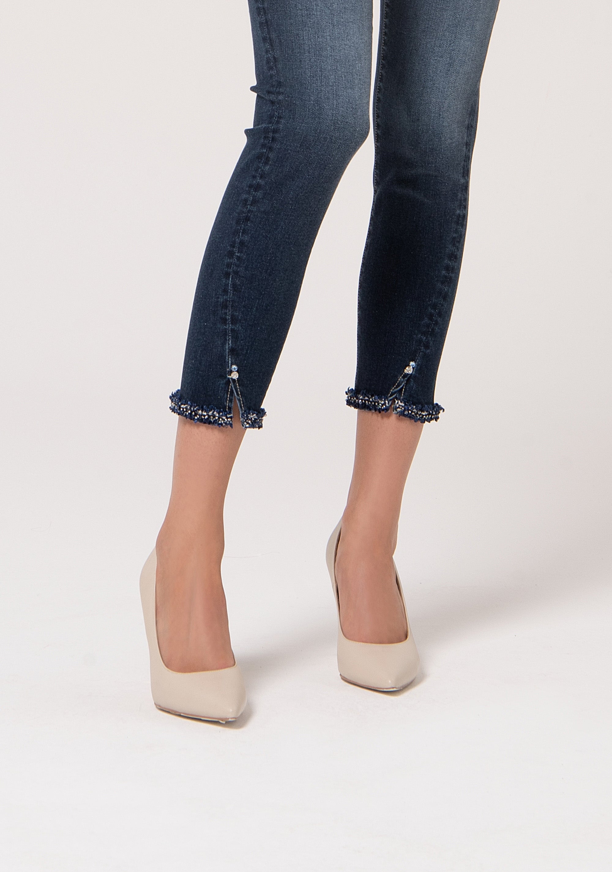 Jeans cropped effetto shape up in denim con lavaggio scuro FR24WV9002D40901-117 Fracomina