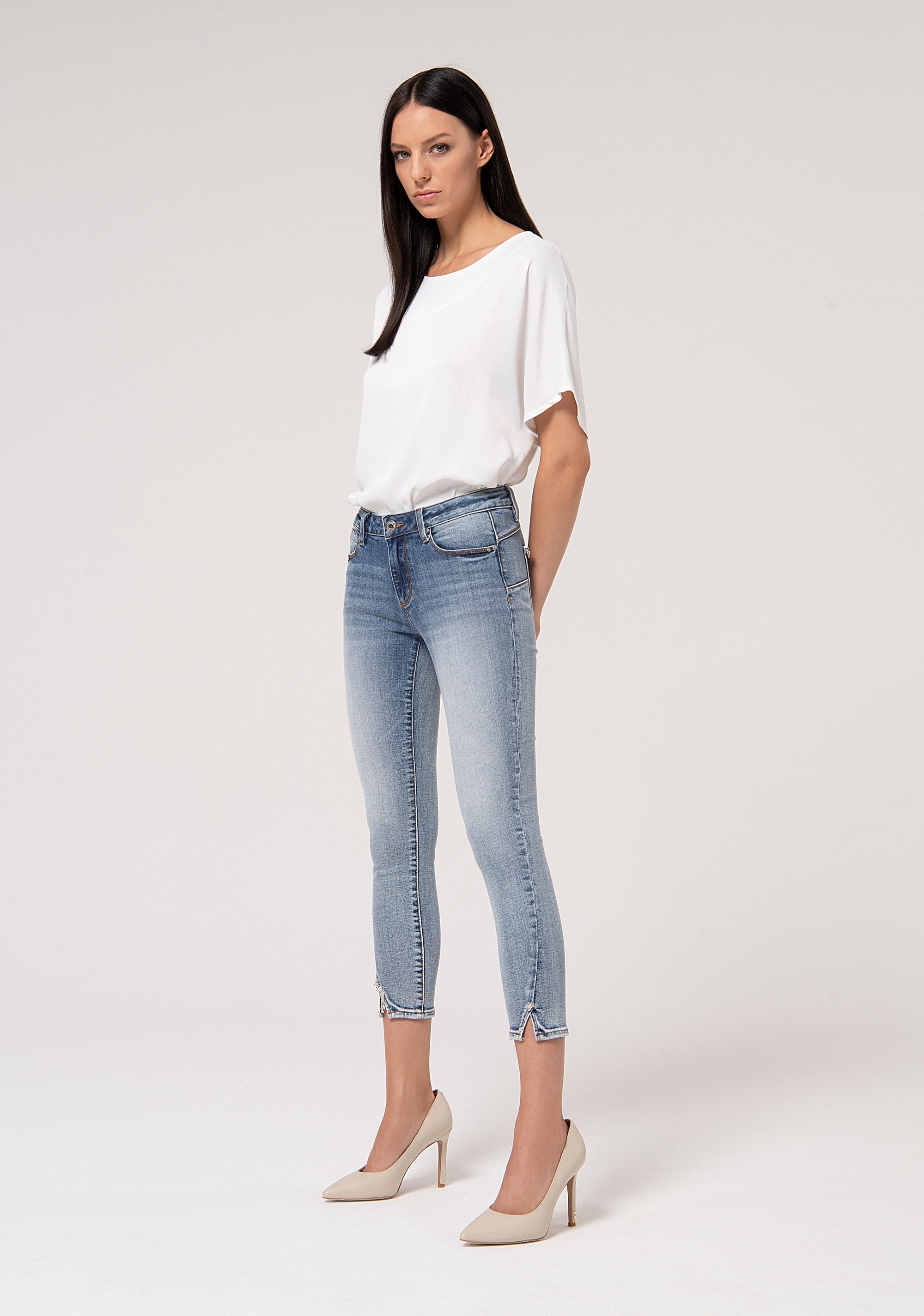 Jeans cropped effetto shape up in denim con lavaggio bleached FR24WV9002D409R9-S73 Fracomina