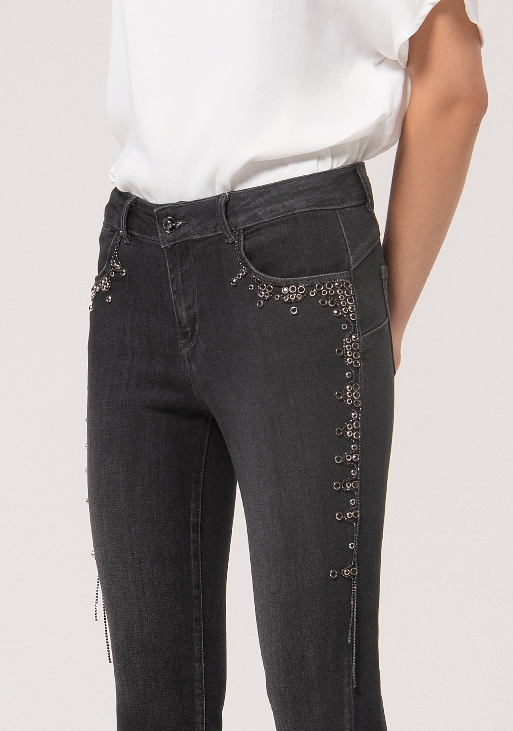 Jeans cropped effetto shape up in denim nero con lavaggio scuro FR24WV9002D44904-H21 Fracomina