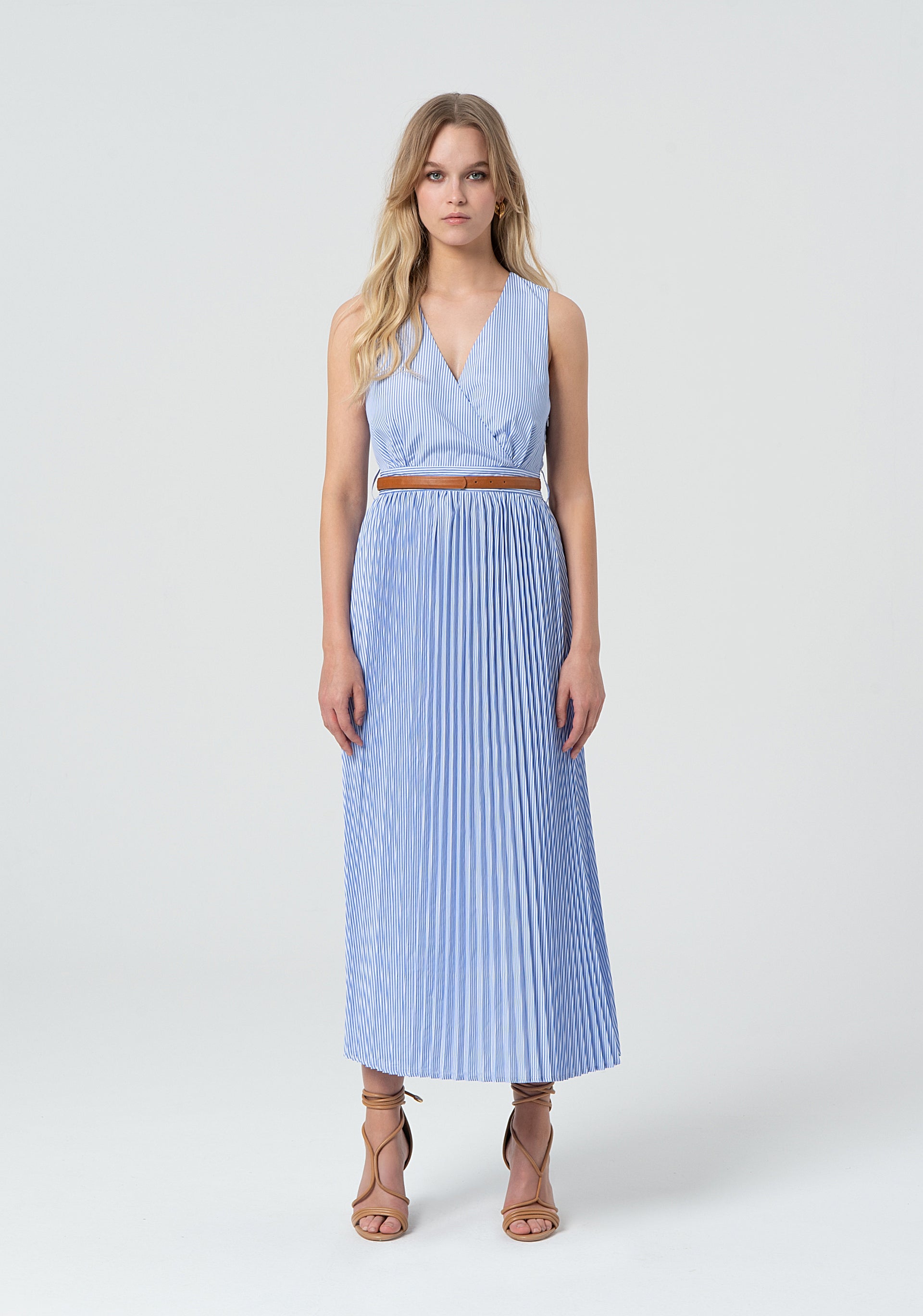Other Stories - Vestito Corto Senza Maniche Blu Con Fondo A Balze E Fiocco Sul Retro 154340732 Other Stories - Vestito Corto Senza Maniche Blu Con Fondo A Balze E Fiocco Sul Retro 154340732