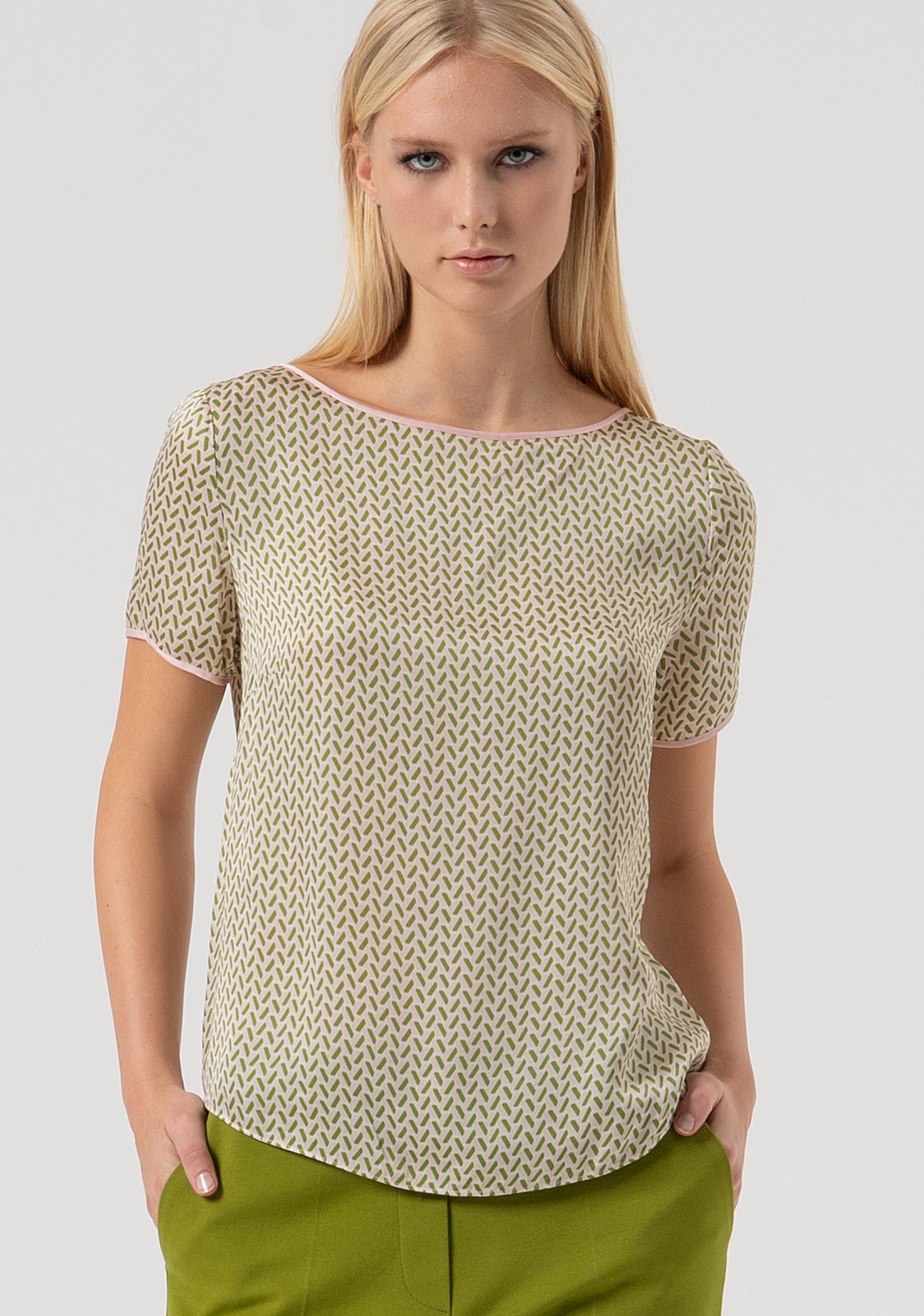 Blusa regular in fantasia geometrica con seta FR25WT1017W807K1-T58 Fracomina