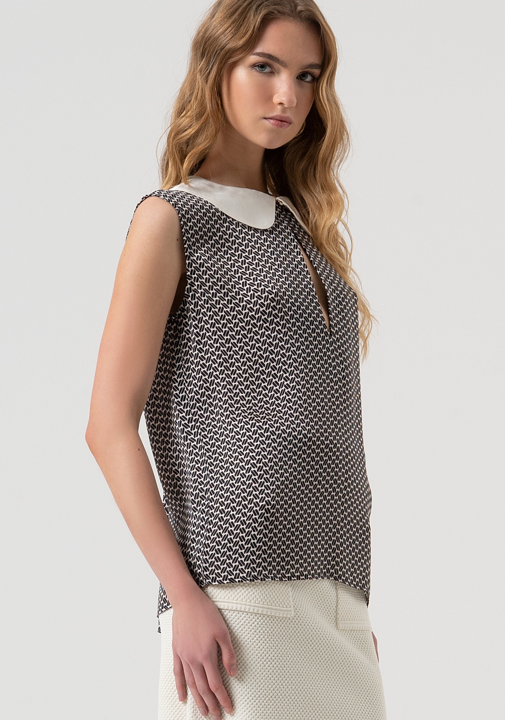 Top senza maniche in fantasia geometrica con seta FR25WT2014W807K1-054 Fracomina