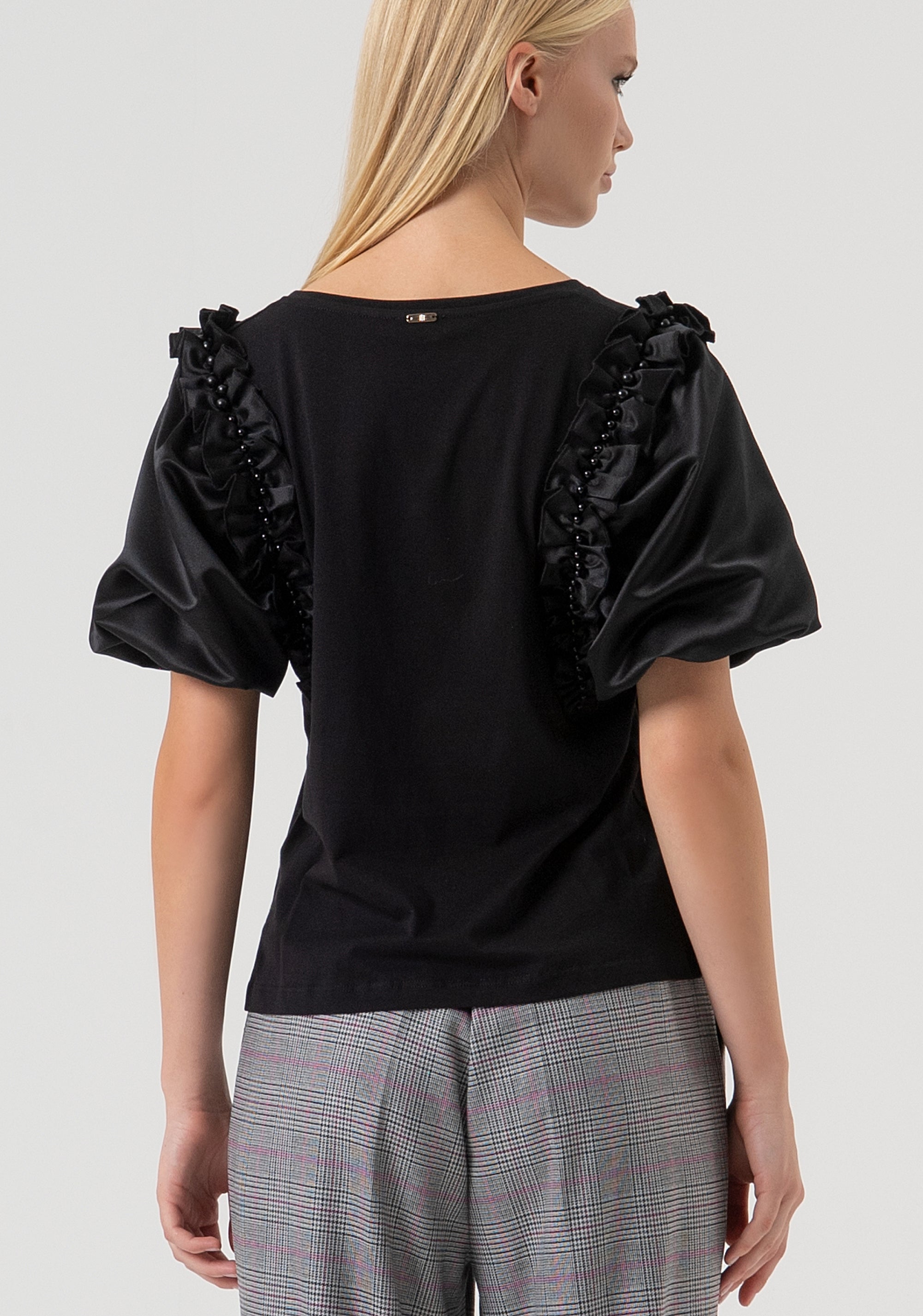 T-shirt regular in jersey con maniche a palloncino in raso FR25WT3041J400R9-053 Fracomina