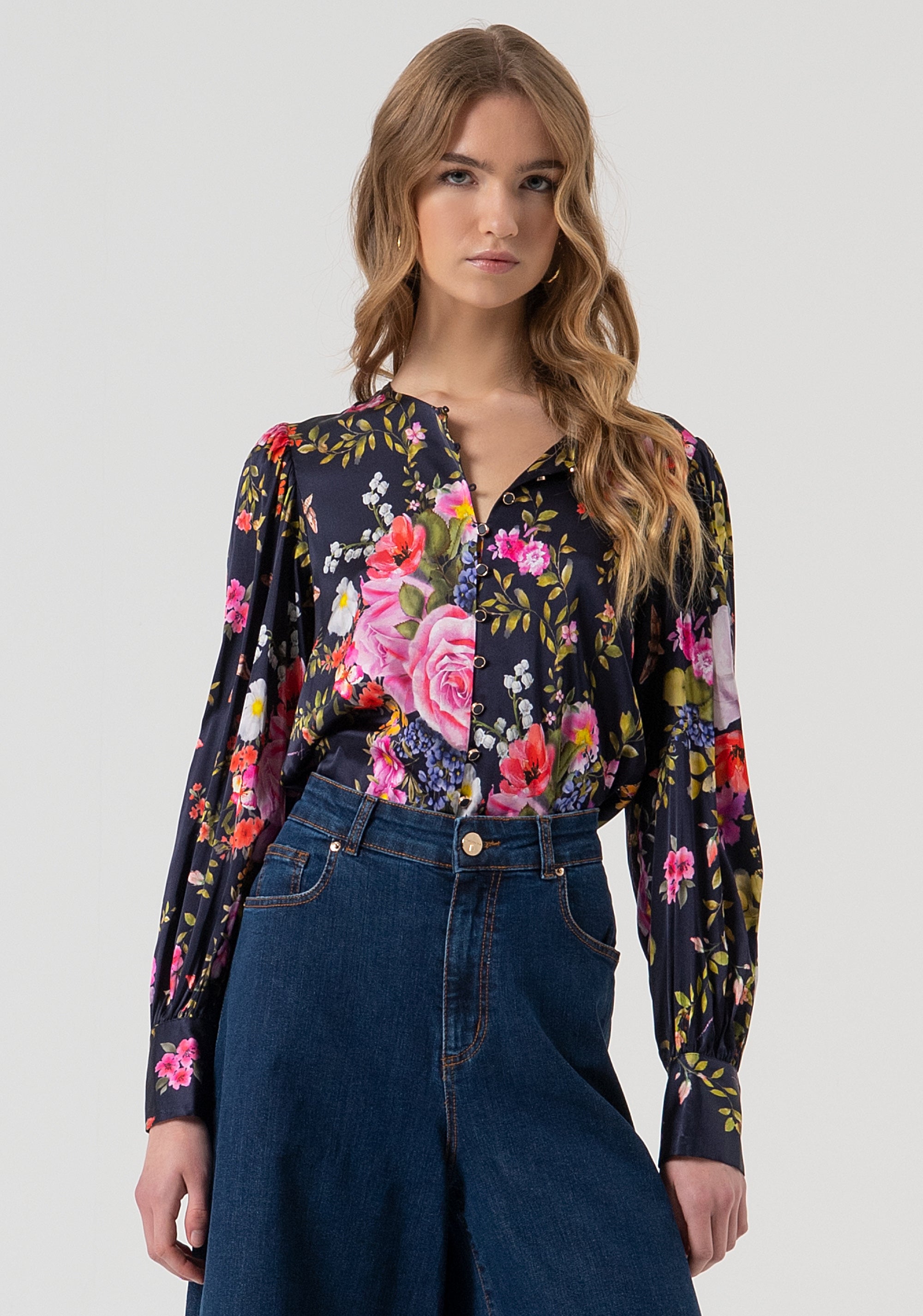 Camicia regular in fantasia floreale FR25WT6013W584K2-117 Fracomina