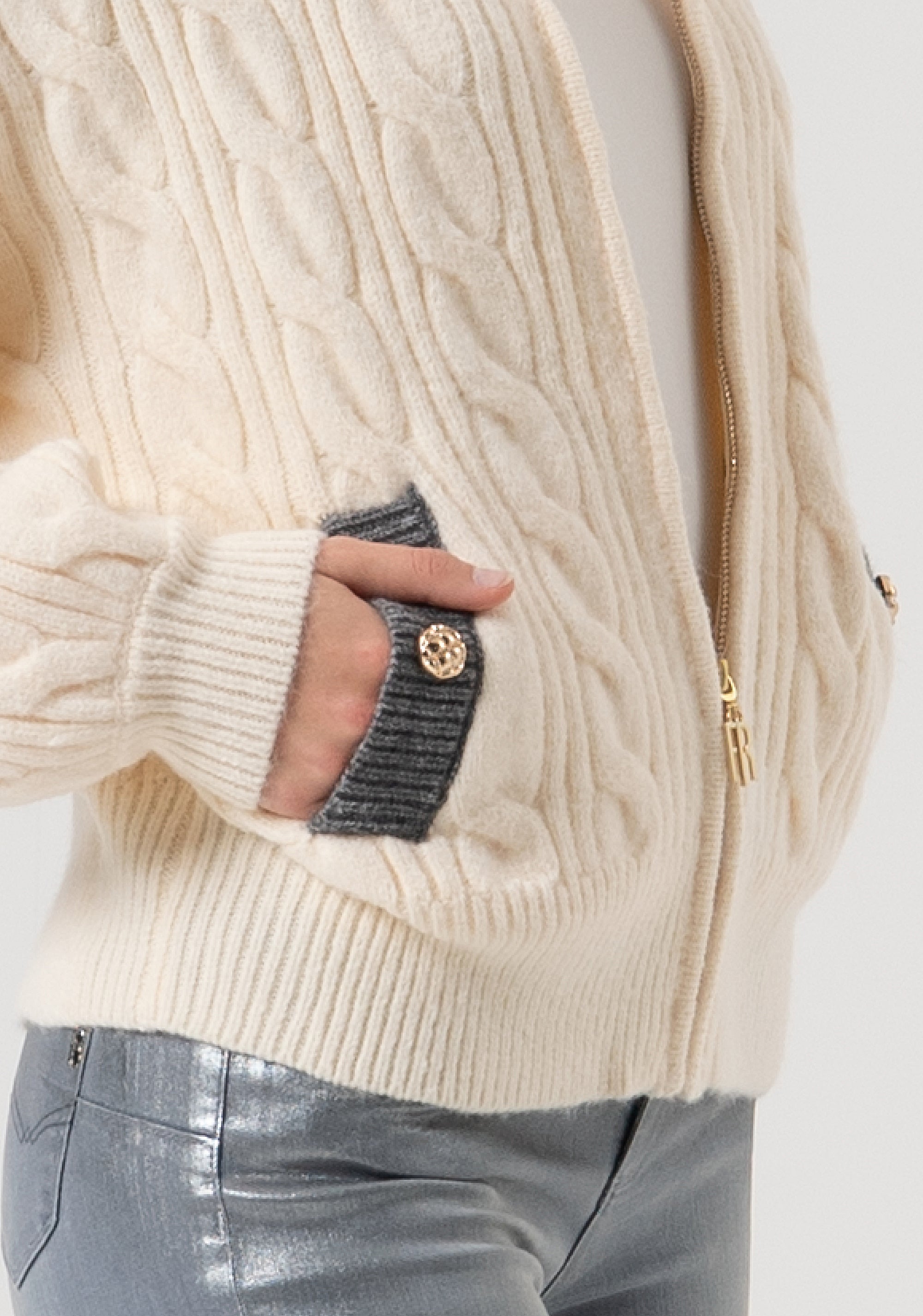 Bomber regular in maglia con punto treccia FR25WT8031K55401-T56 Fracomina