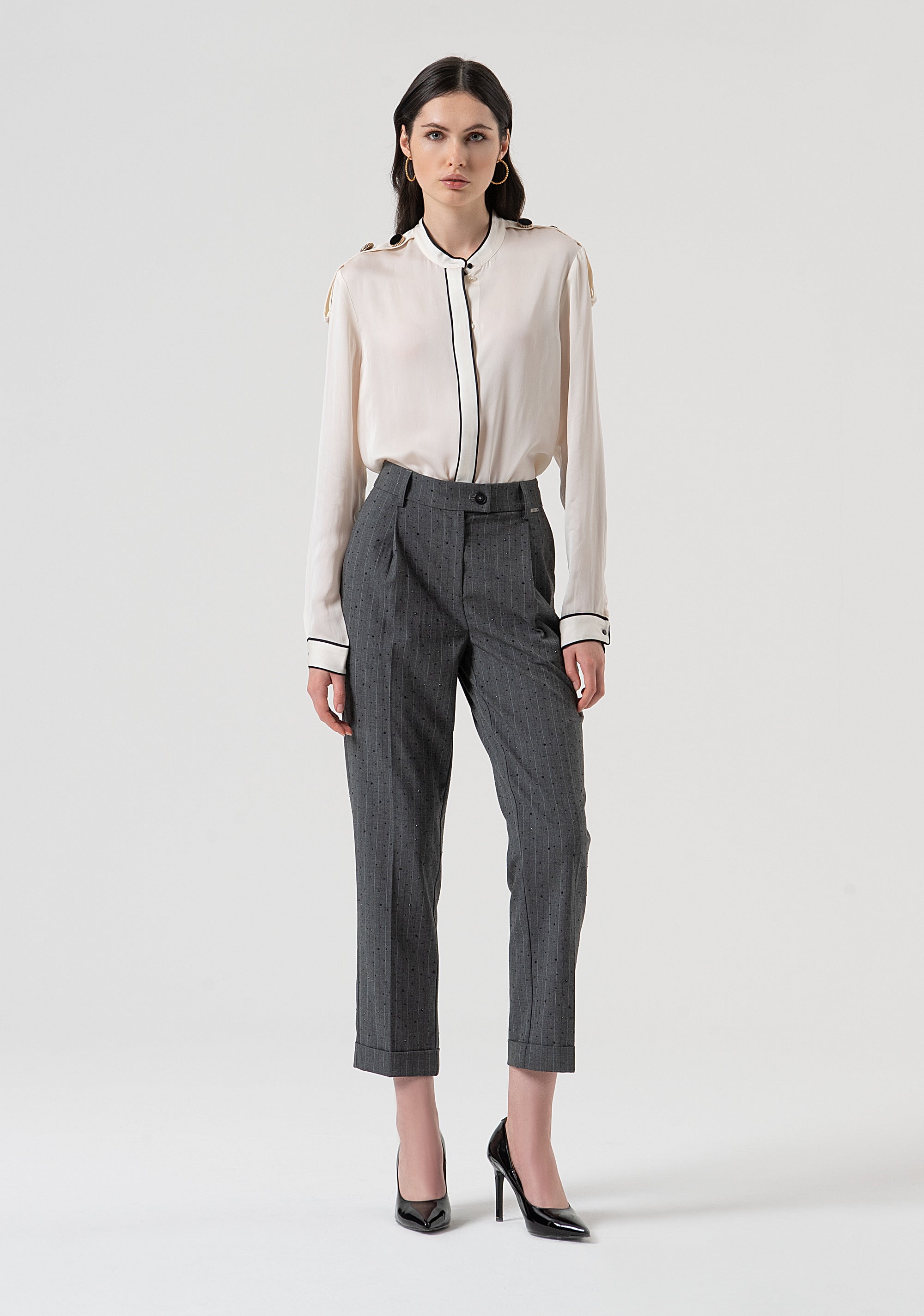 Pantalone regular chino in tessuto gessato con strass FR25WV4009W459D4-121 Fracomina