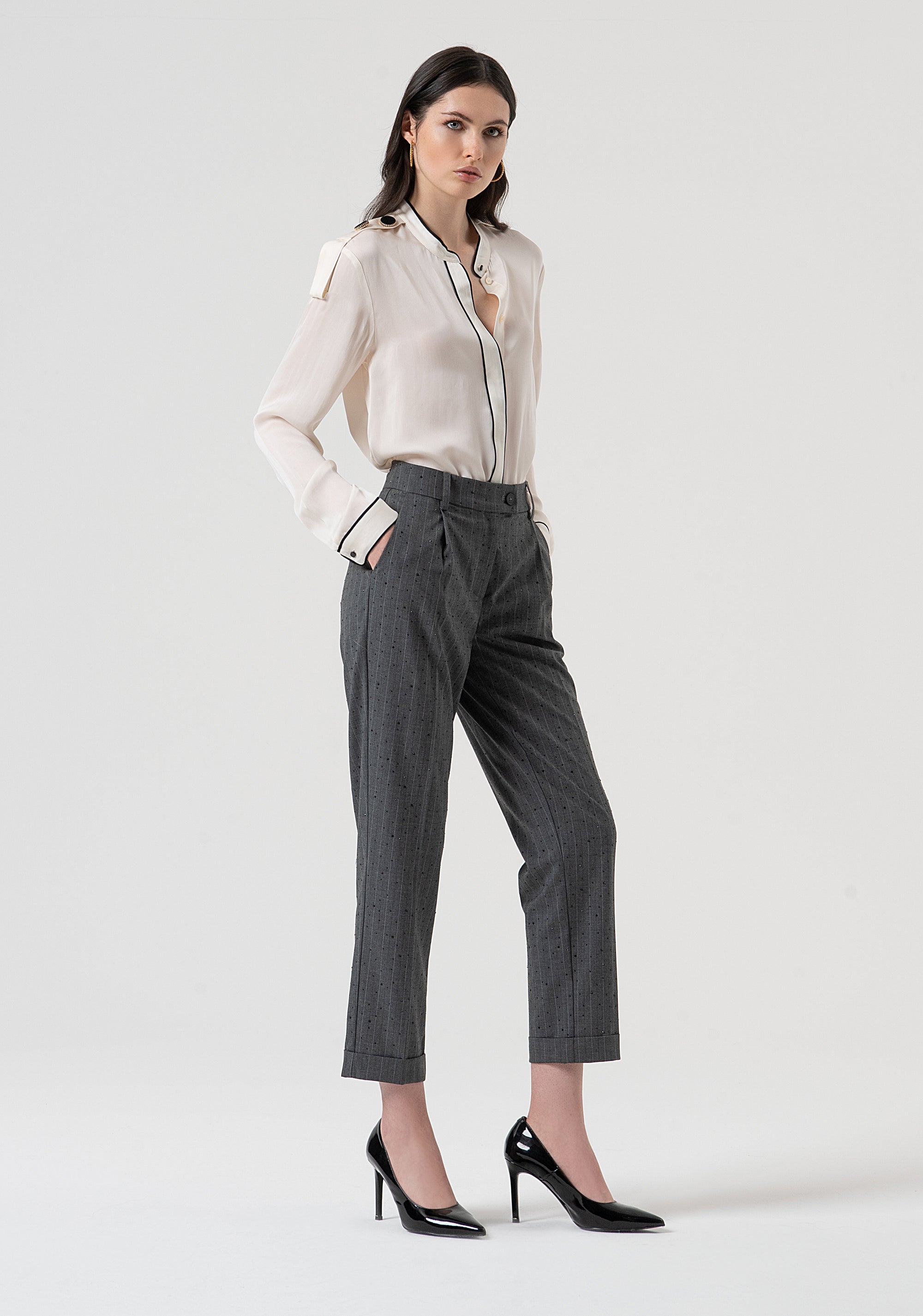 Pantalone regular chino in tessuto gessato con strass FR25WV4009W459D4-121 Fracomina