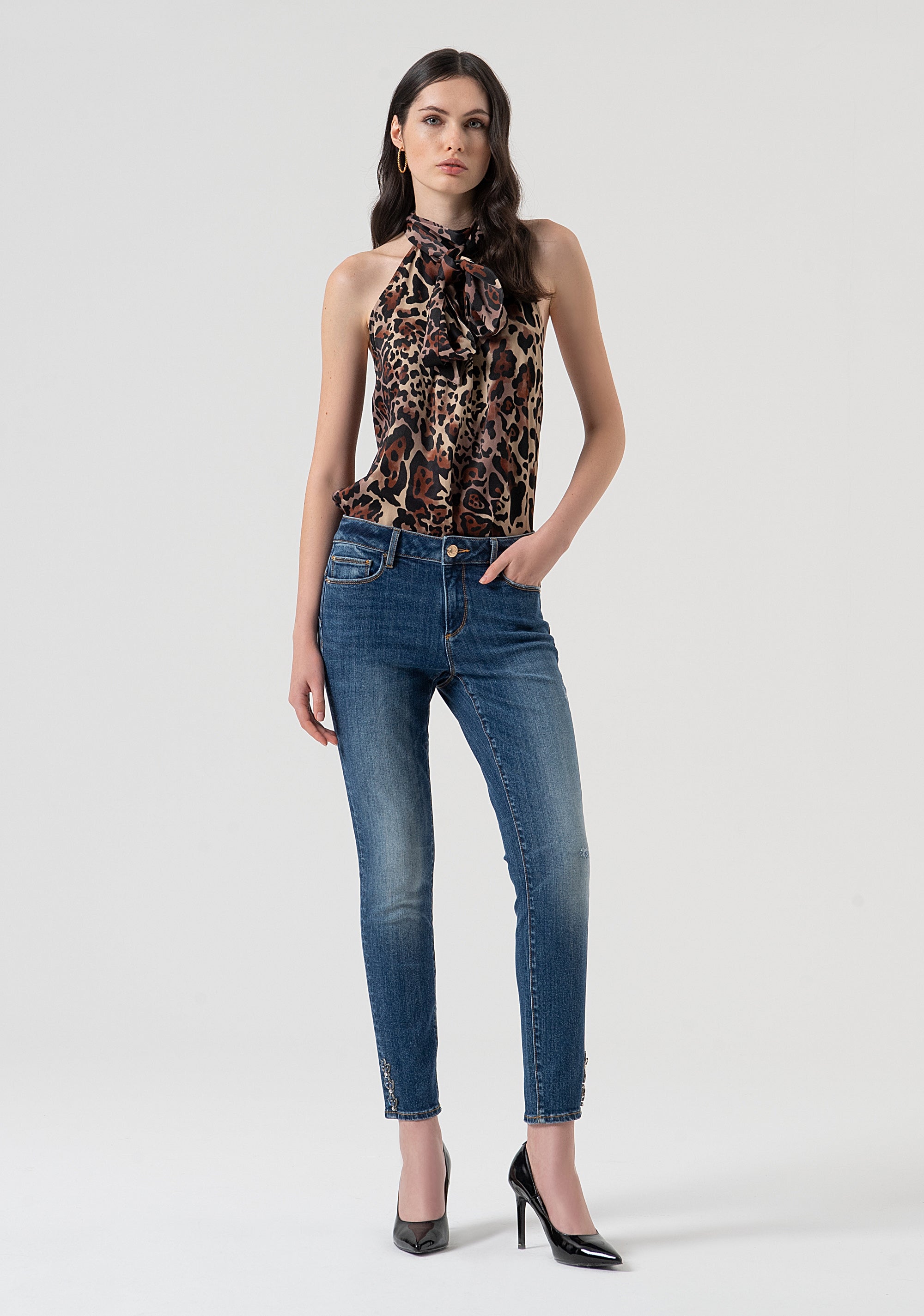 Jeans slim effetto push up in denim con lavaggio medio FR25WV8000D401P2-A99 Fracomina