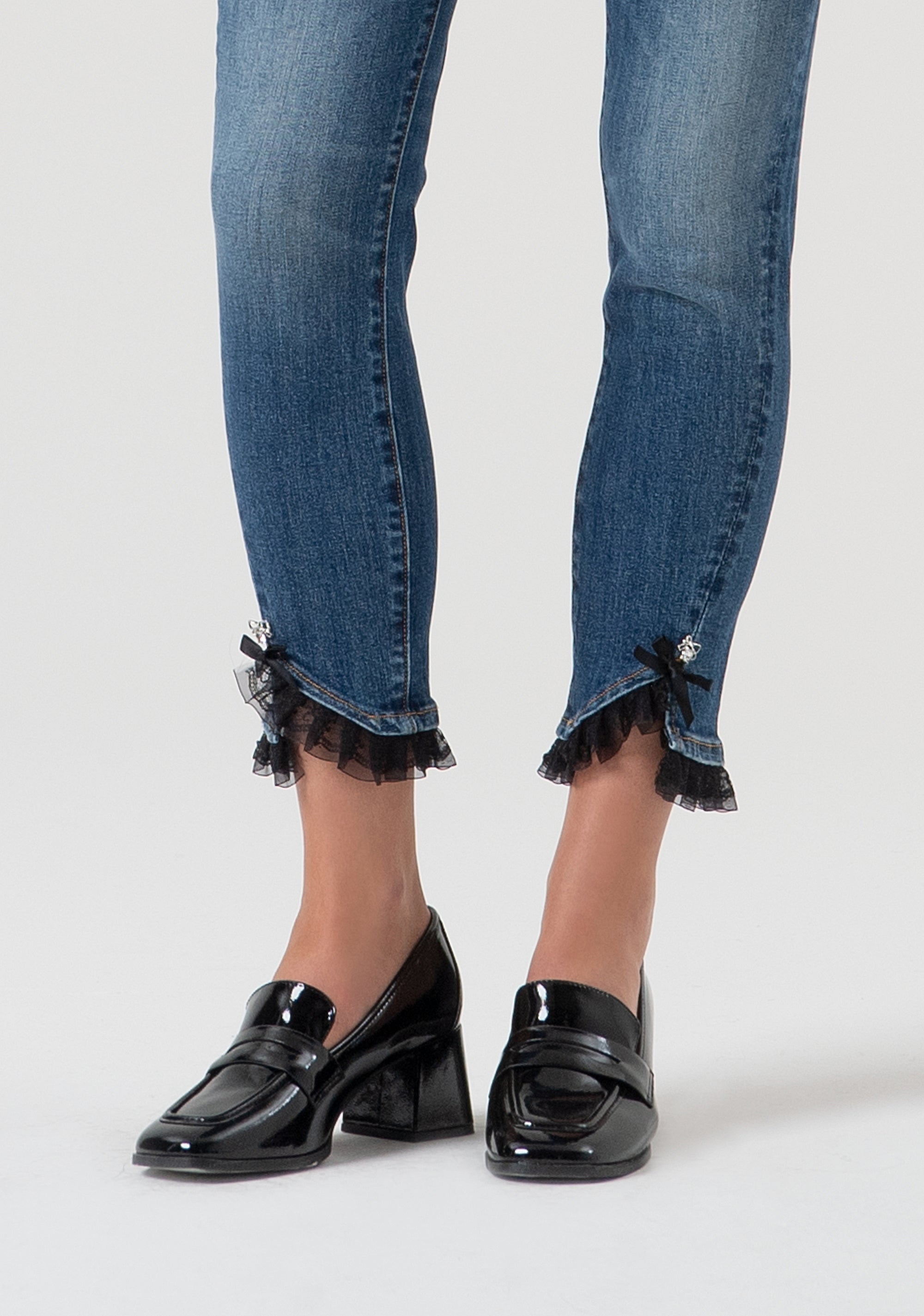 Jeans slim cropped effetto push up in denim con lavaggio medio FR25WV9002D40102-A99 Fracomina