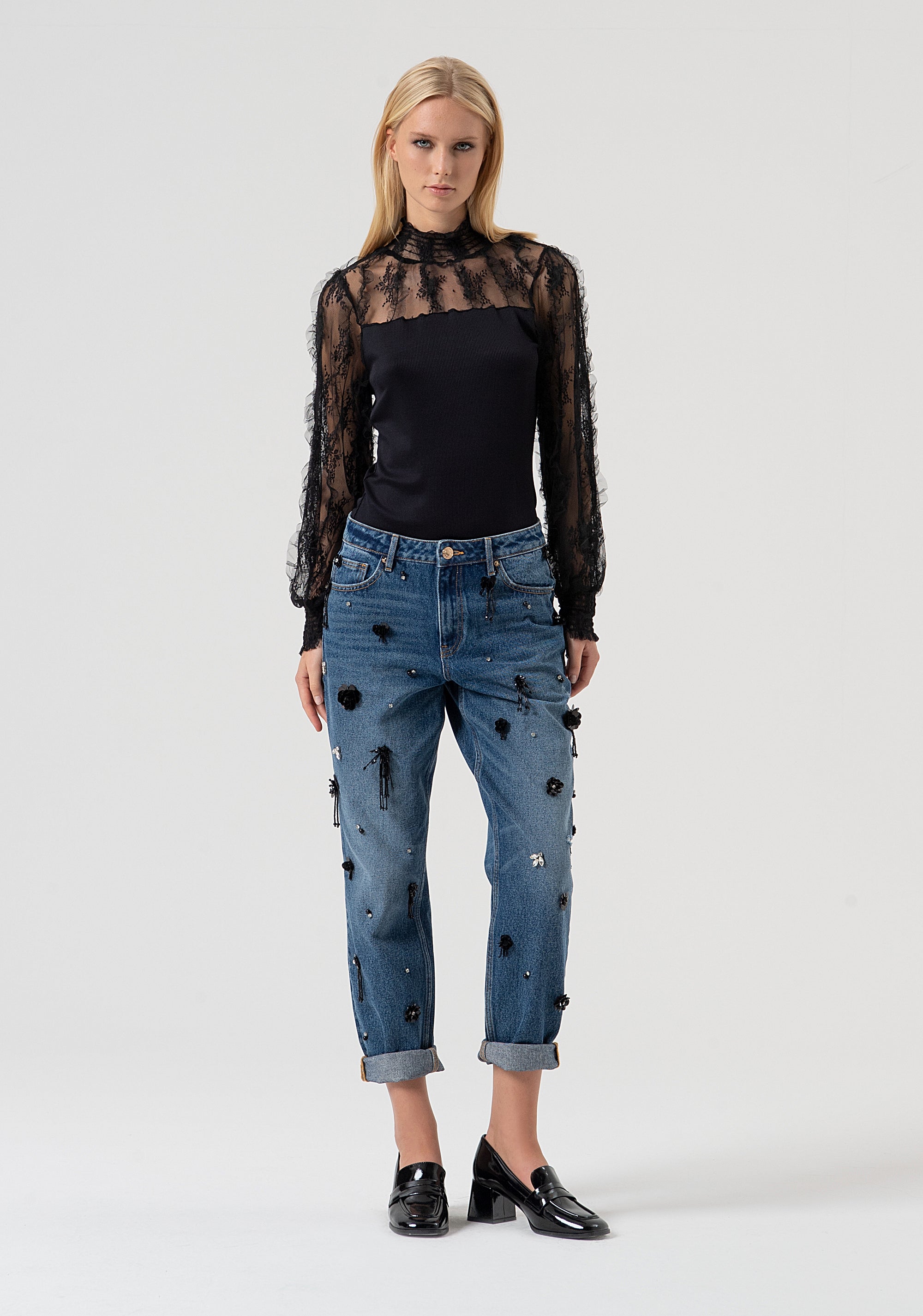 Jeans carrot mom fit in denim con lavaggio vintage e applicazioni luminose FR25WVD005D419P2-A99 Fracomina