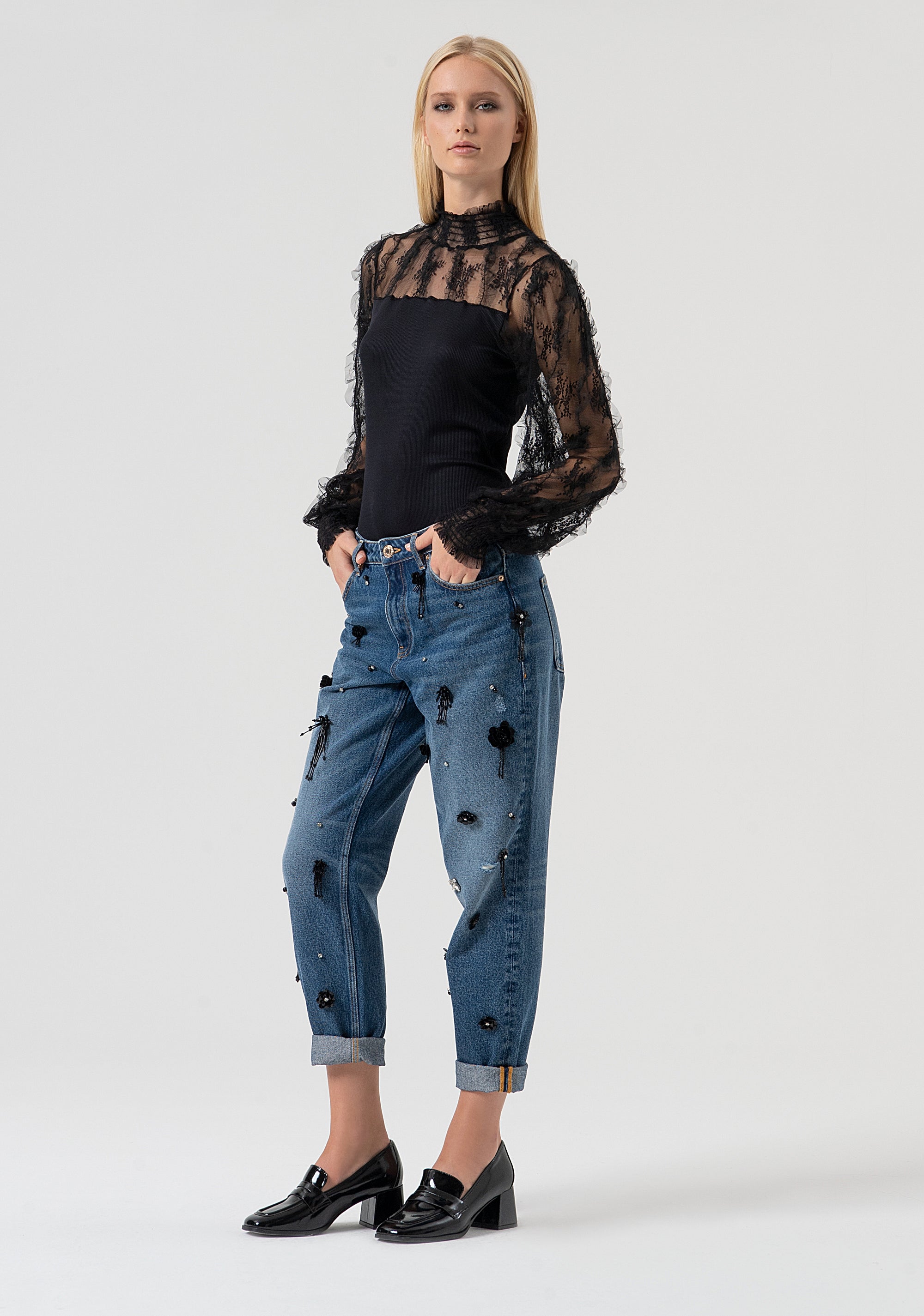 Jeans carrot mom fit in denim con lavaggio vintage e applicazioni luminose FR25WVD005D419P2-A99 Fracomina