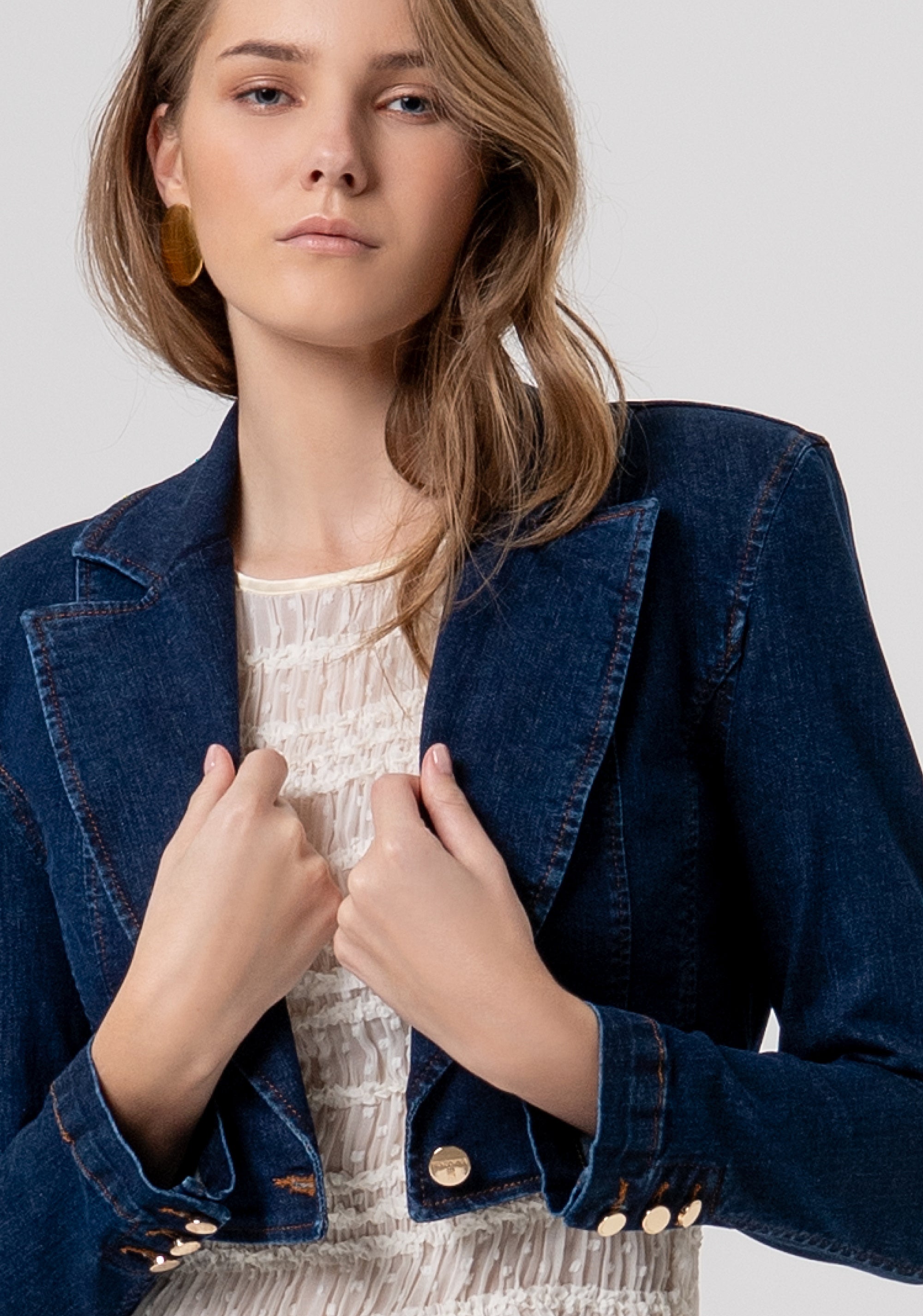 Blazer Crop in Denim con Spalline Strutturate