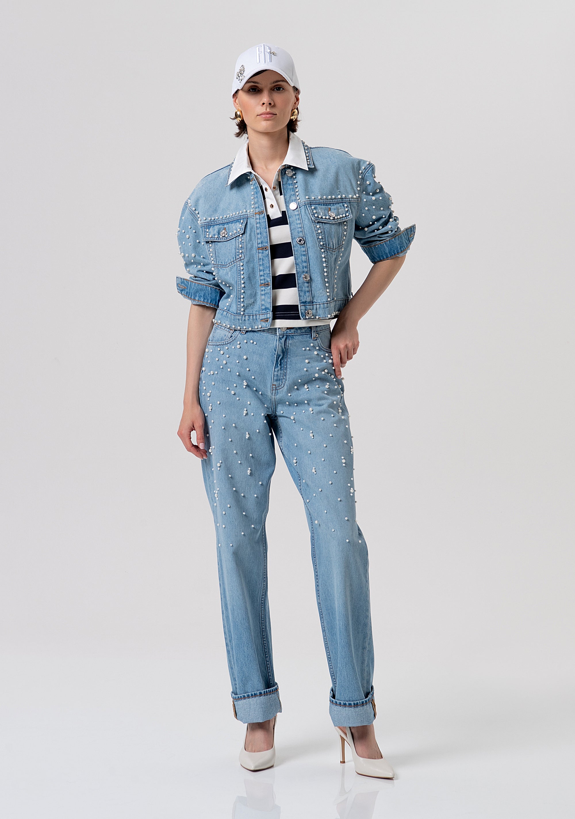 Giacca regular in denim con lavaggio chiaro e perle FR26SJ4004D47103-062 Fracomina
