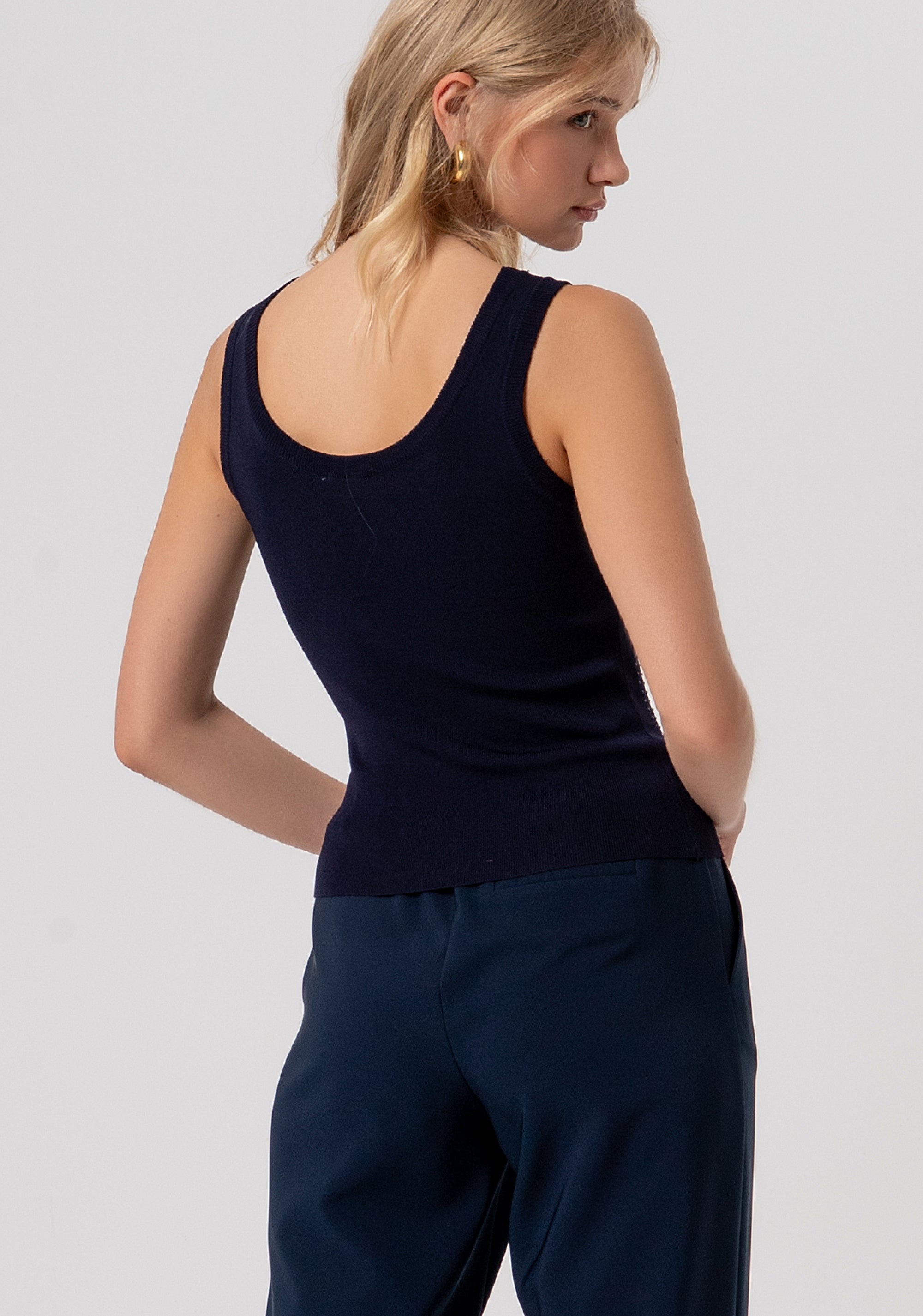 Top slim senza maniche in maglia FR26ST4005K524R9-117 Fracomina