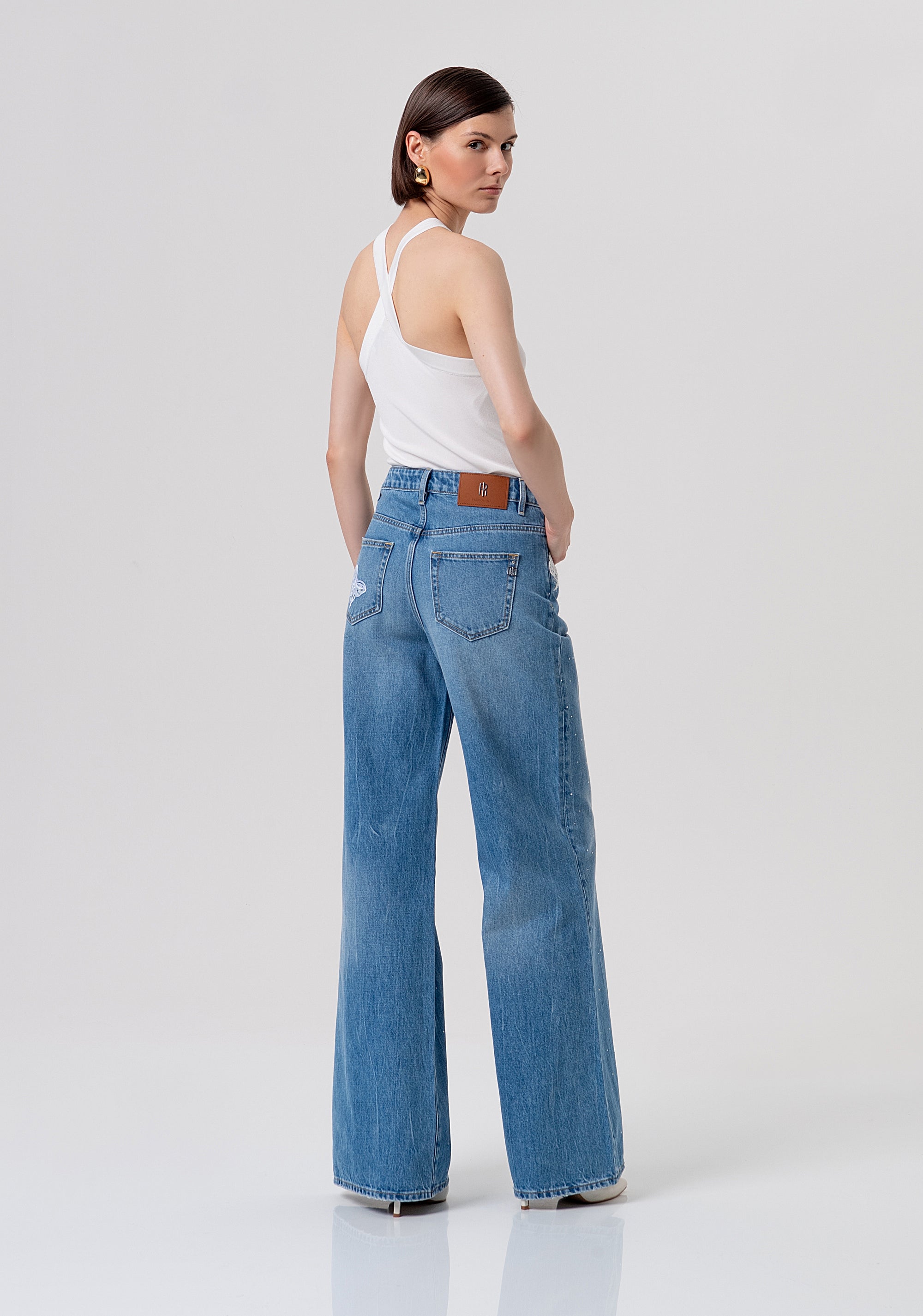 Jeans flare wide leg in denim con lavaggio medio, patch ricamati e strass FR26SV3015D41903-258 Fracomina