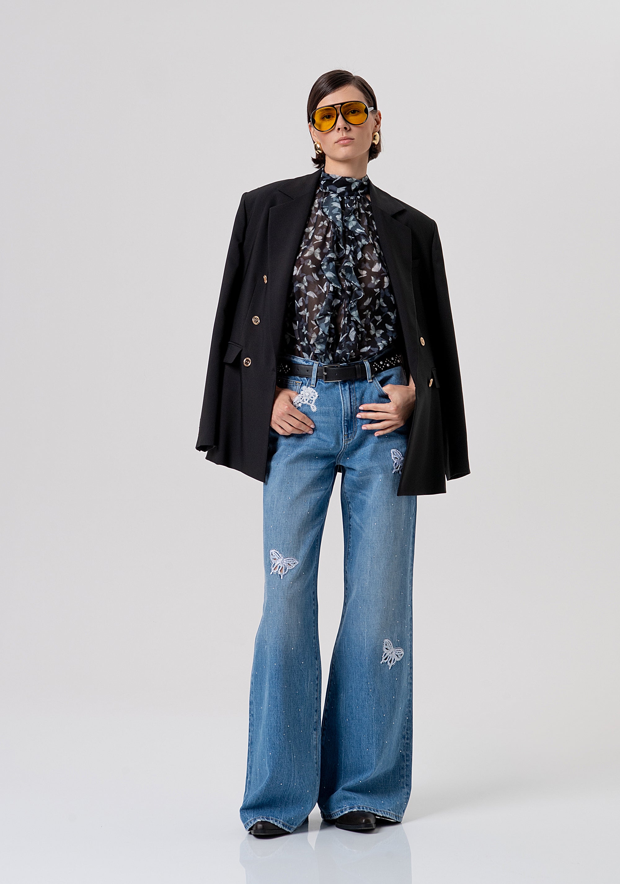 Jeans flare wide leg in denim con lavaggio medio, patch ricamati e strass FR26SV3015D41903-258 Fracomina