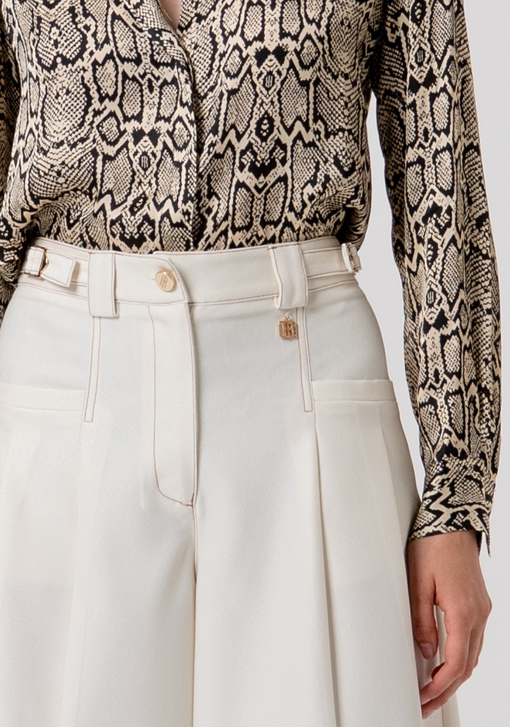 Bermuda flare con pences FR26SV6006W49101-108 Fracomina