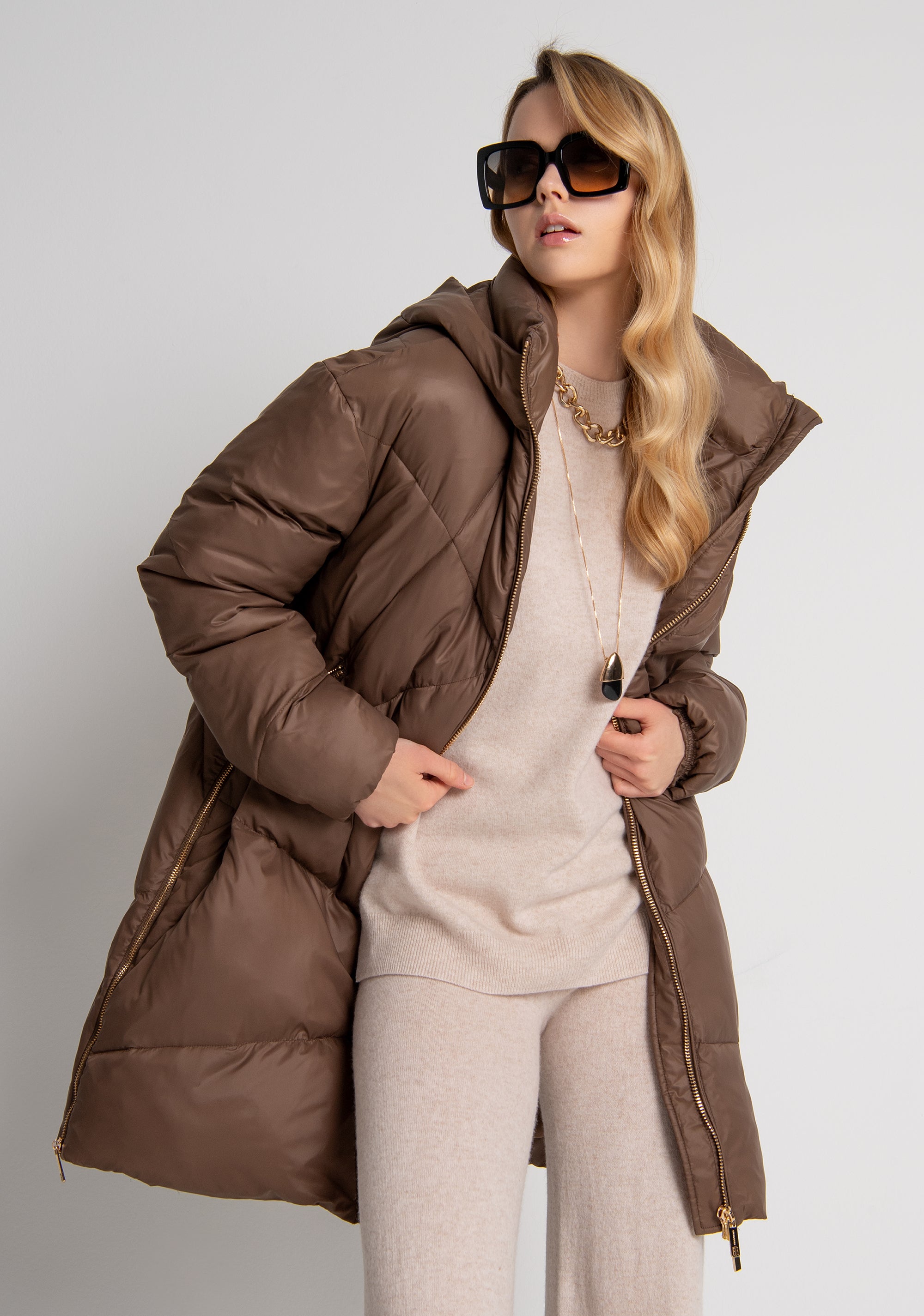 Piumino regular con cappuccio FR26WC3017O46401 FRACOMINA