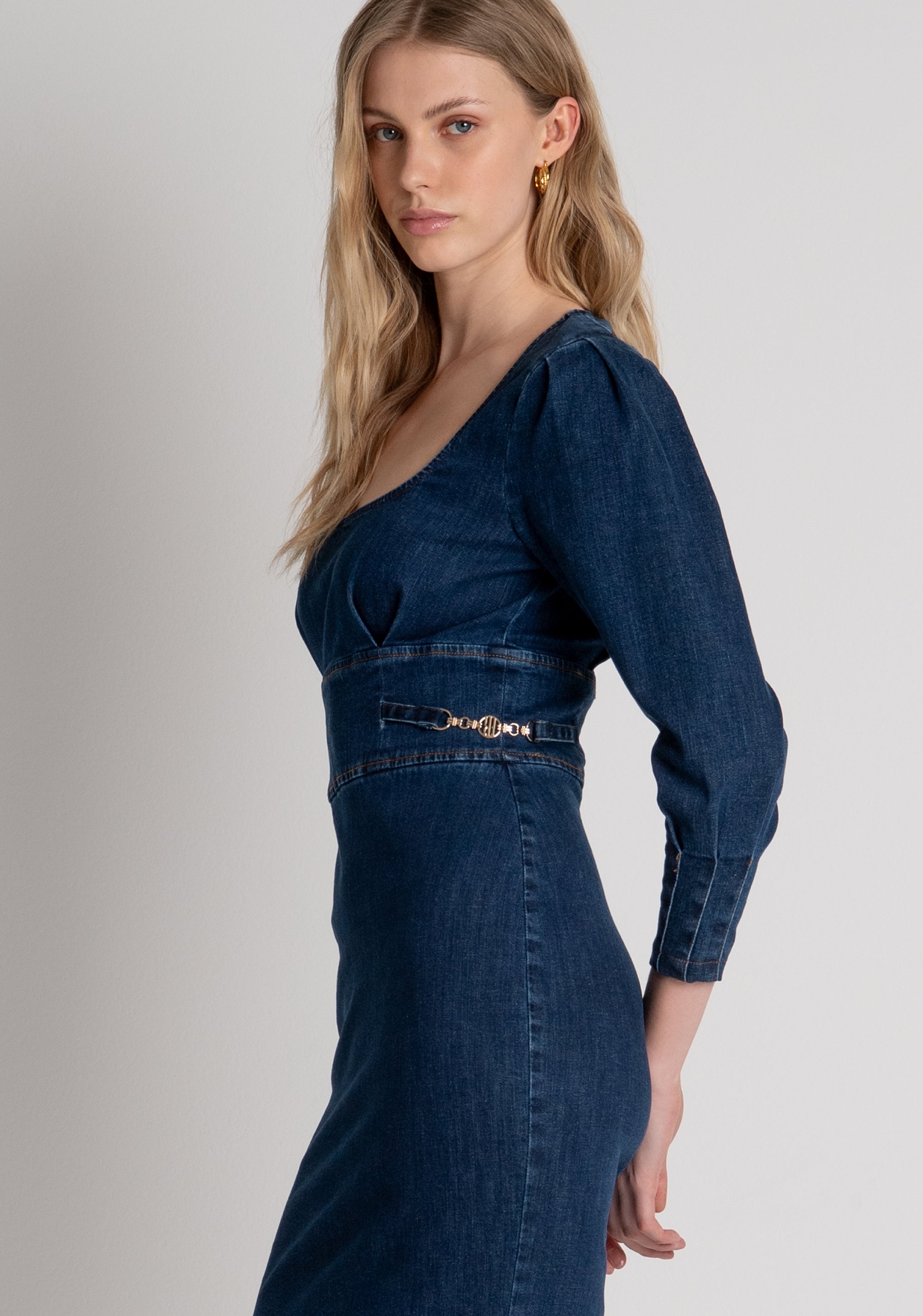 Abito slim midi in denim con lavaggio medio FRACOMINA — immagine 3 di 6