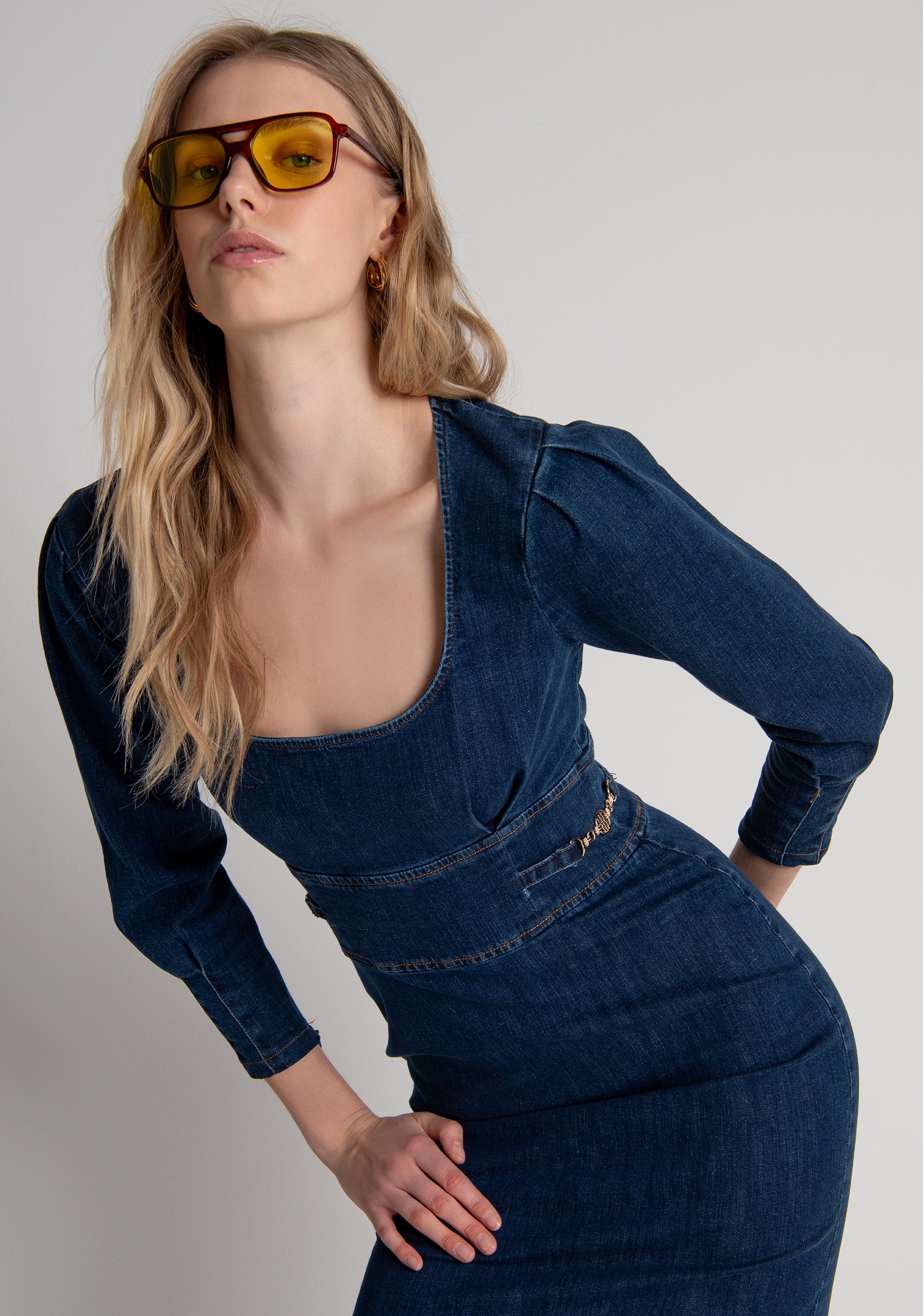 Abito slim midi in denim con lavaggio medio FRACOMINA — immagine 1 di 6