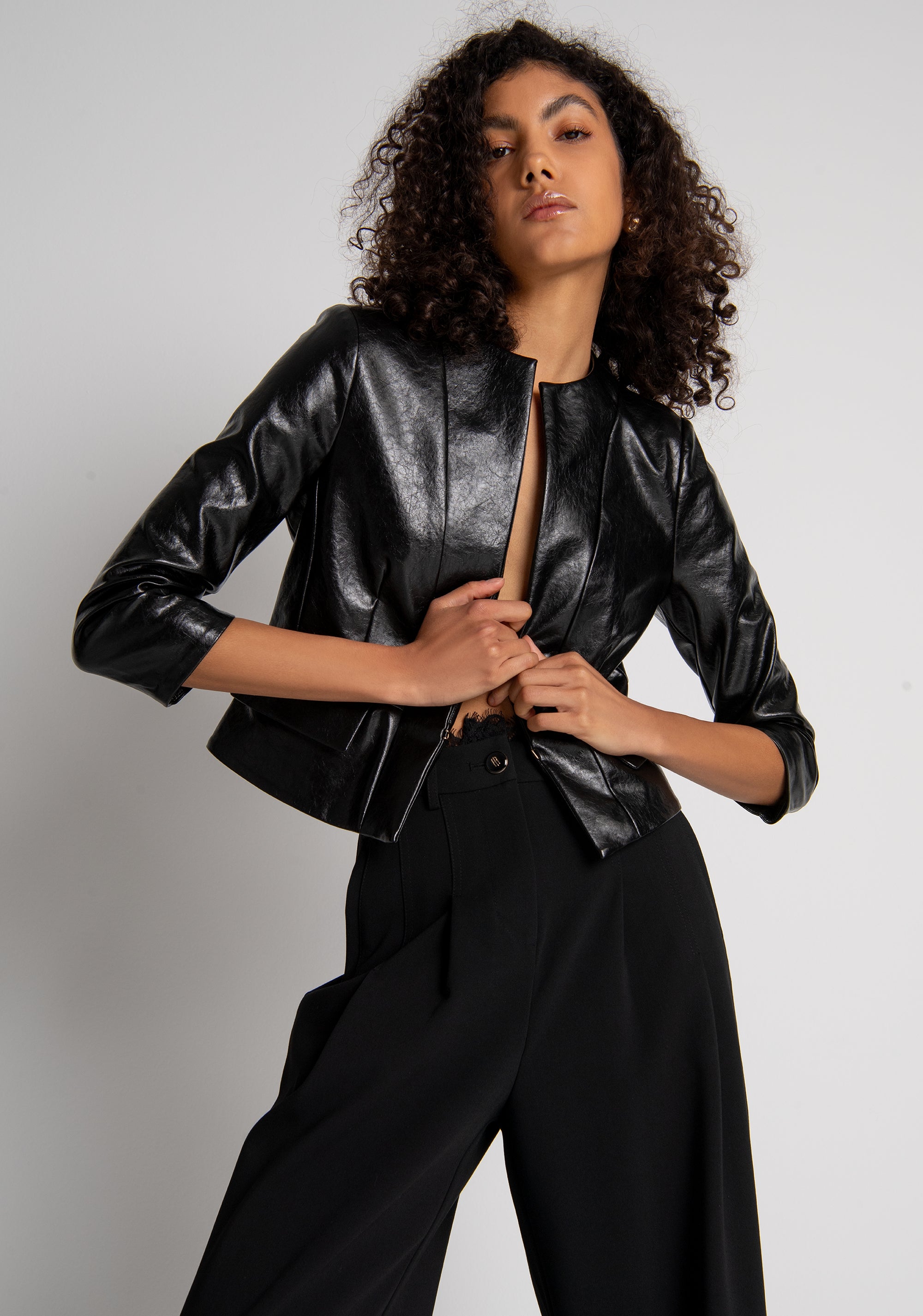 Giacca cropped in finta pelle FR26WJ1011P41101 FRACOMINA
