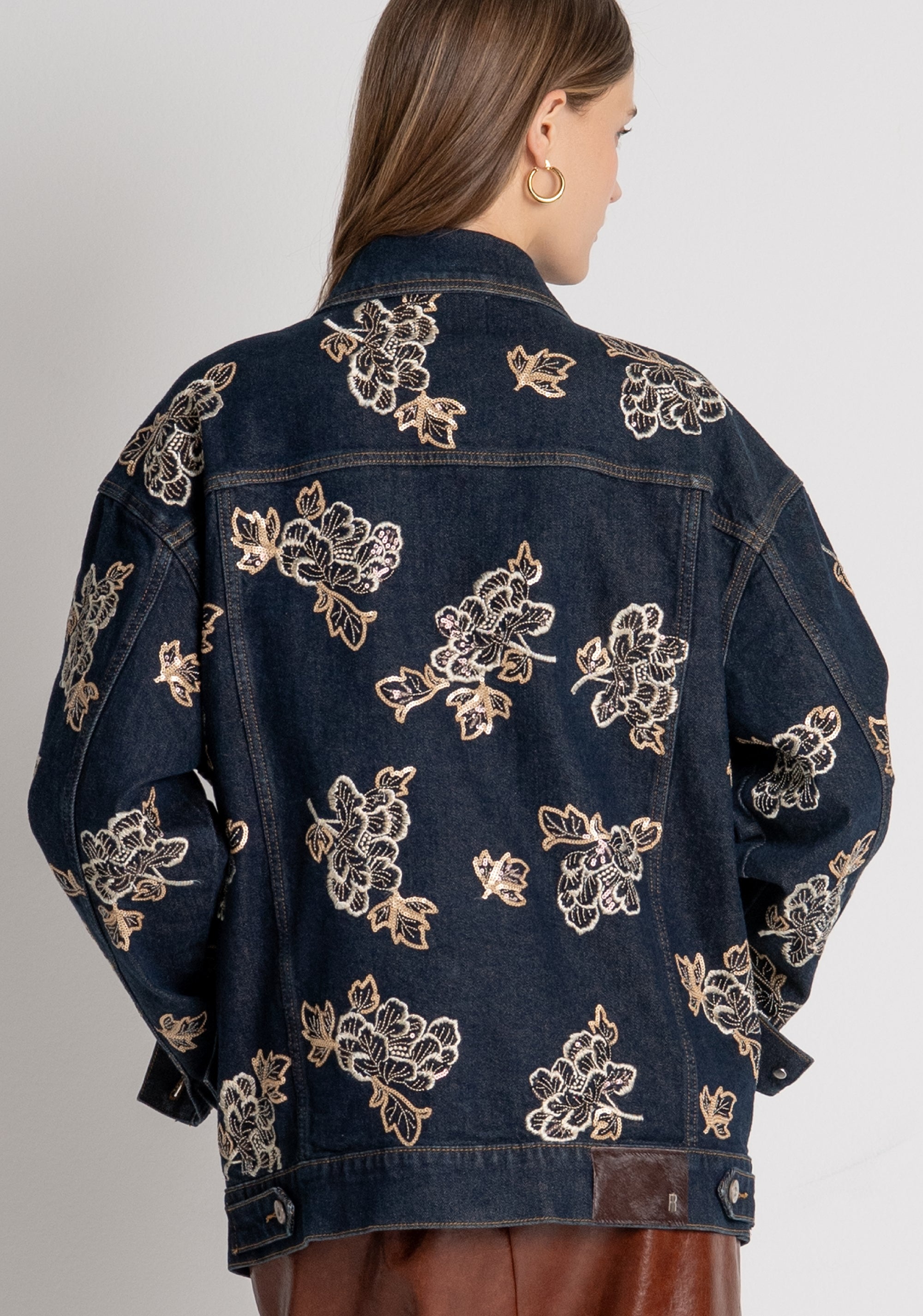 Giacca regular in denim con lavaggio overdyed e ricami applicati FR26WJ4009D419E5 FRACOMINA