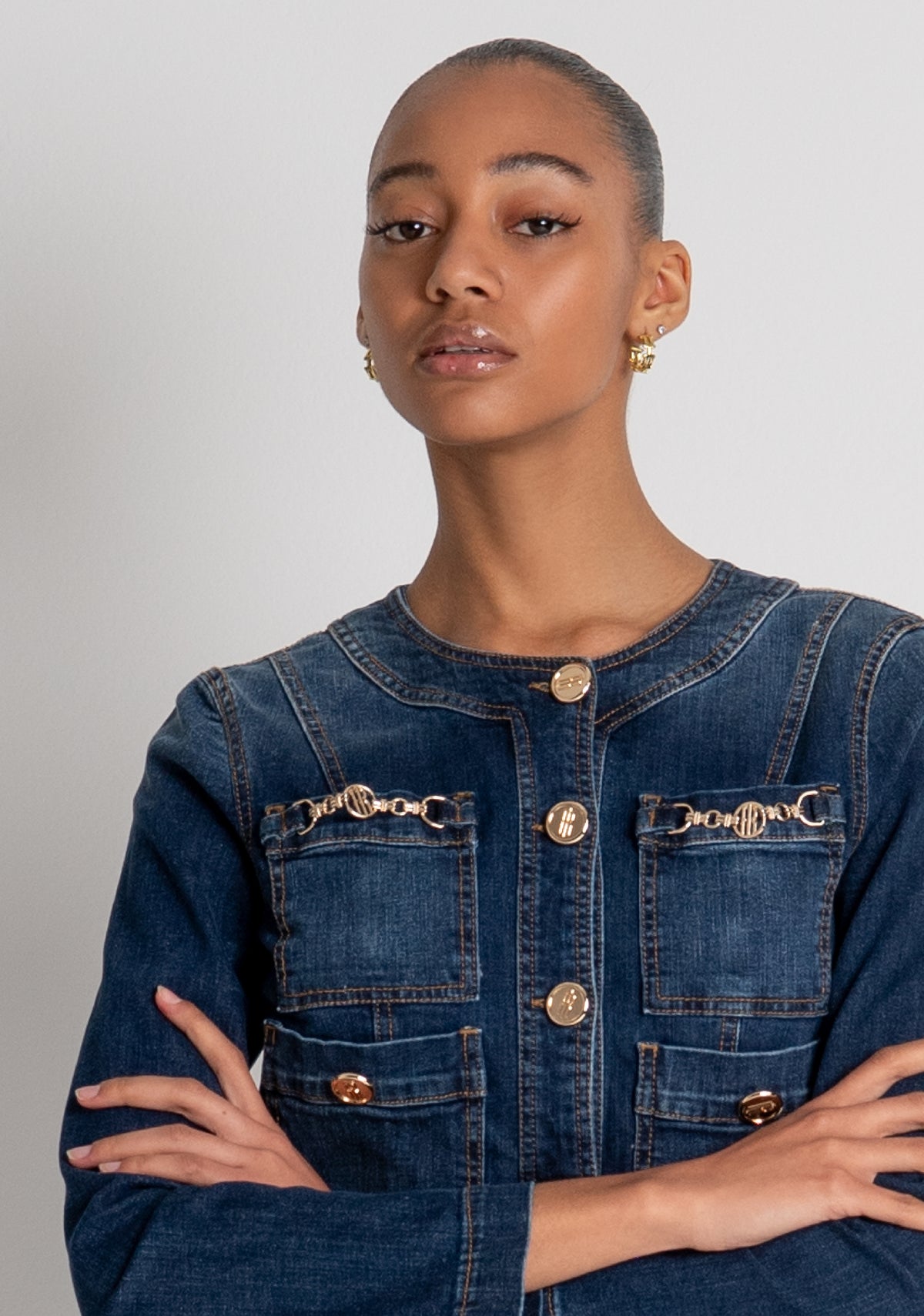 Giacca slim cropped in denim con lavaggio medio FR26WJ4012D47602 FRACOMINA