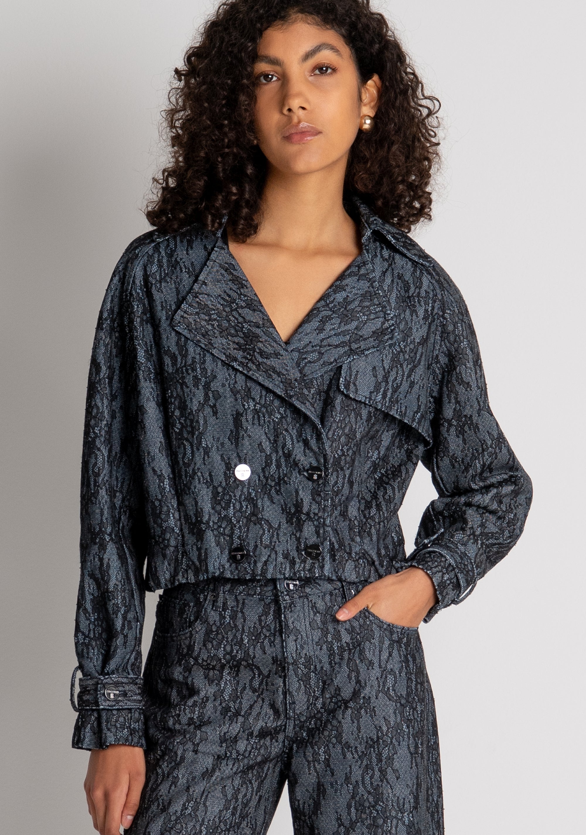 Giacca cropped in denim e pizzo con lavaggio raw FR26WJ4015D419G1 FRACOMINA