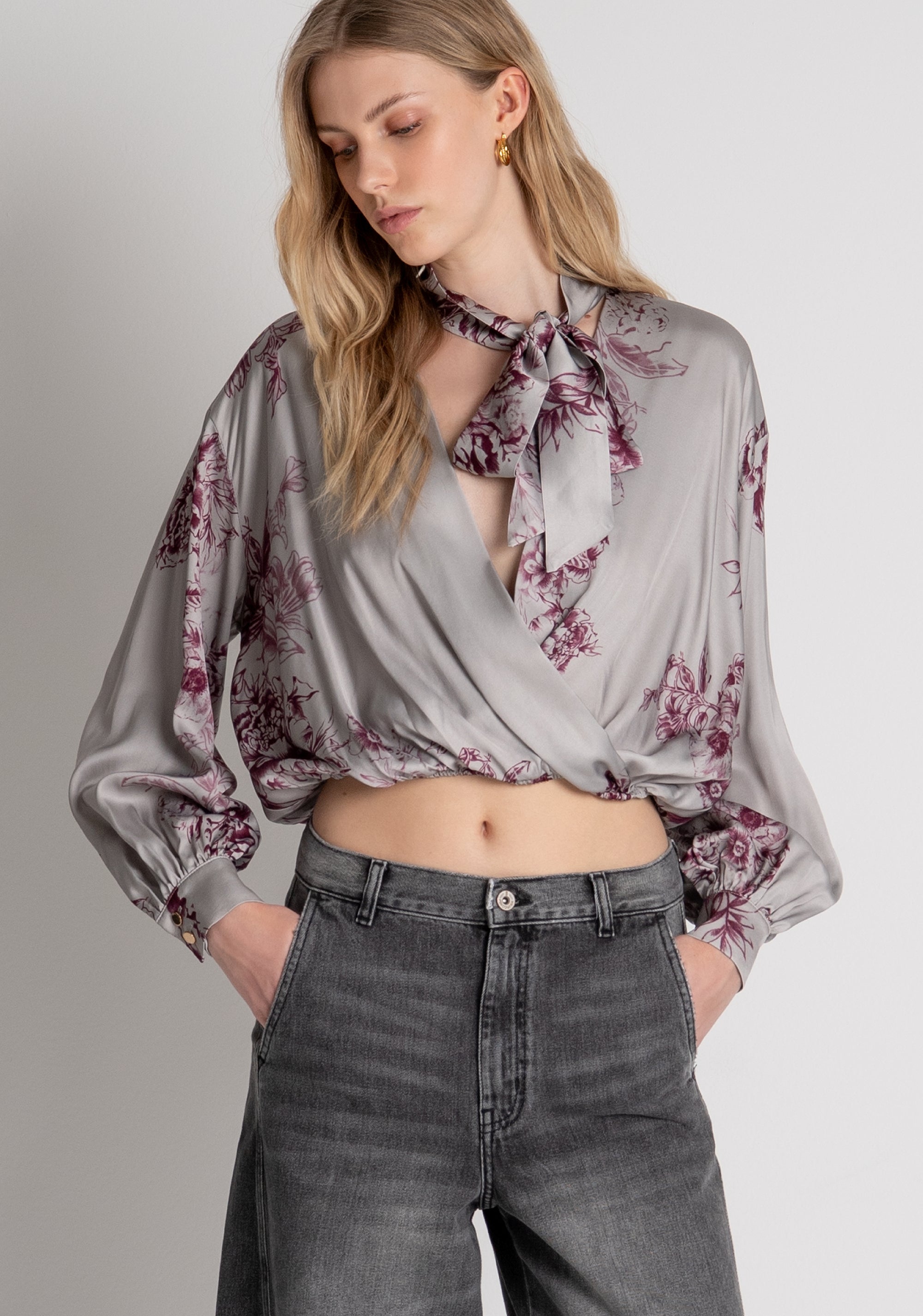 Blusa cropped in fantasia floreale FR26WT1024W583K2 FRACOMINA