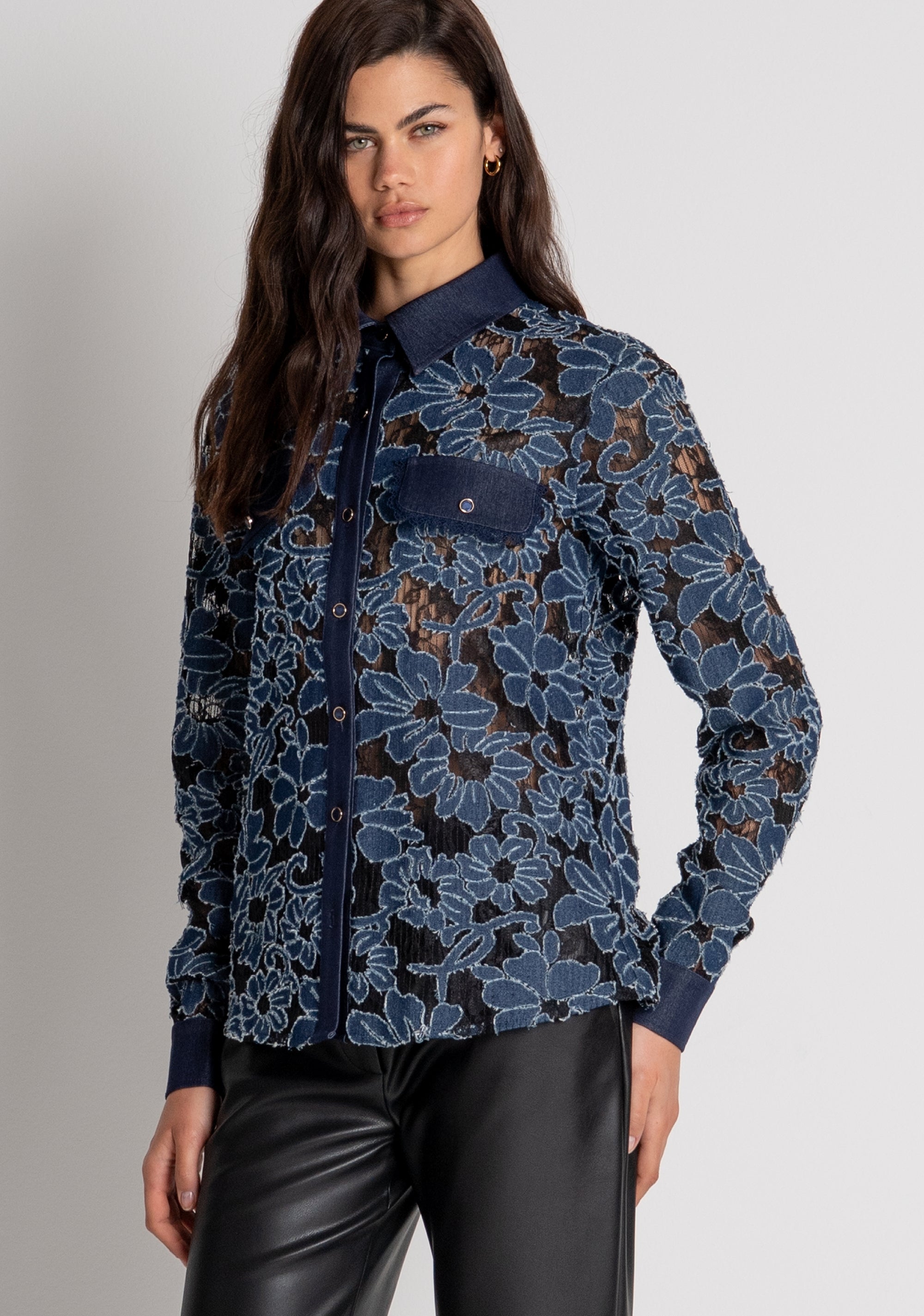 Camicia regular in denim lavorato con fiori  FR26WT6022D475G1 FRACOMINA