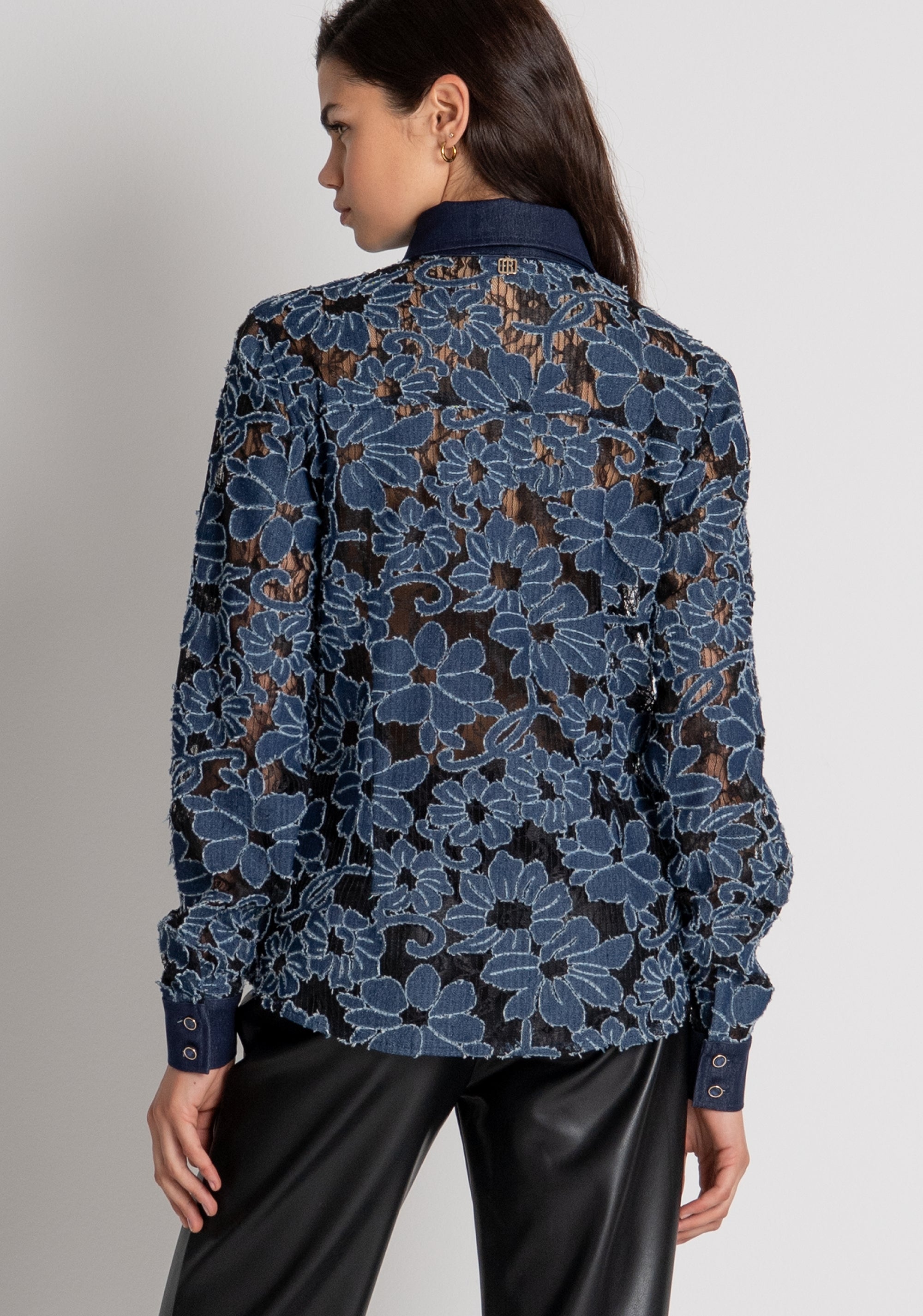 Camicia regular in denim lavorato con fiori  FR26WT6022D475G1 FRACOMINA