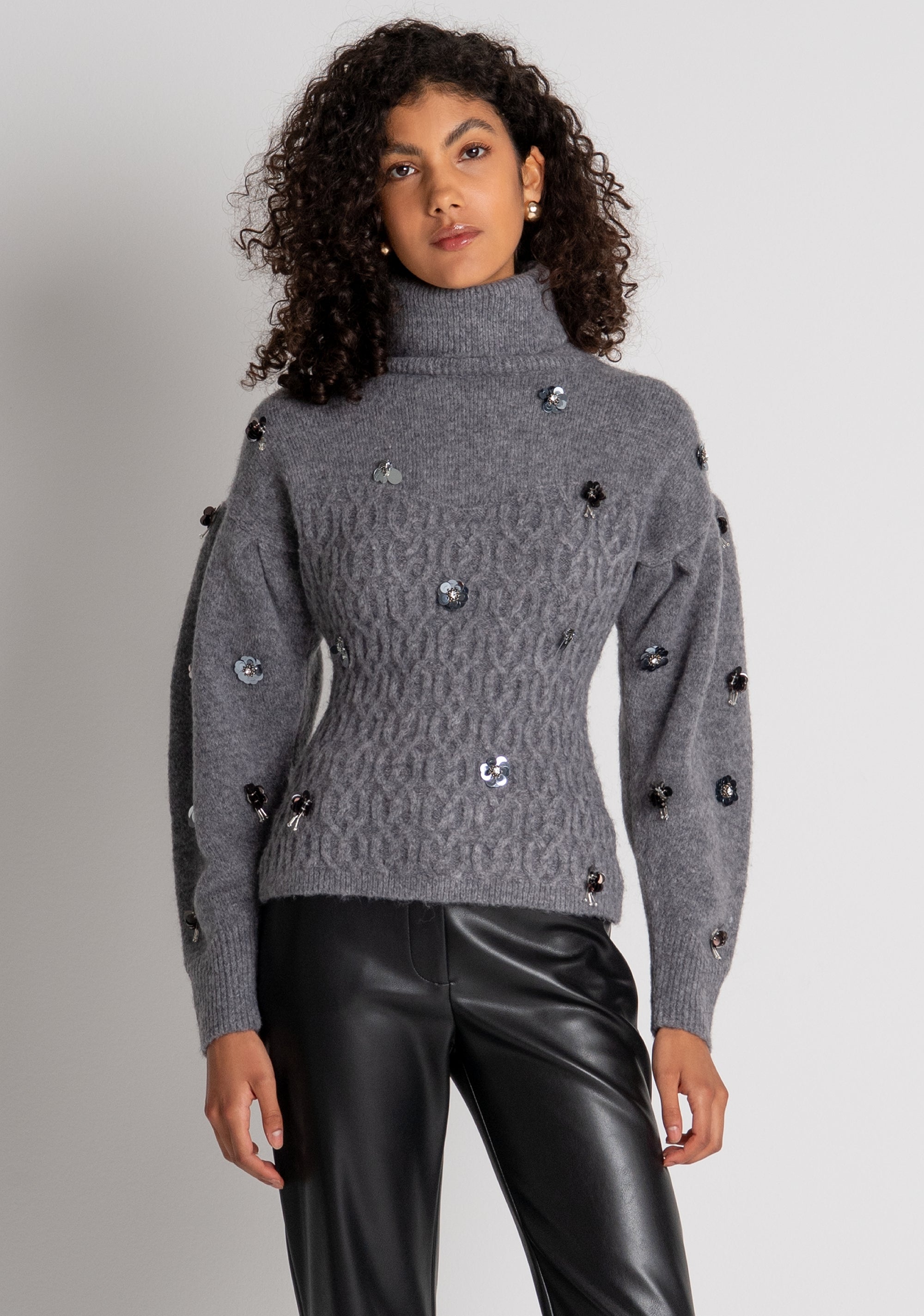Maglia slim con punto treccia ed applicazioni gioiello FR26WT7050K463R9 FRACOMINA