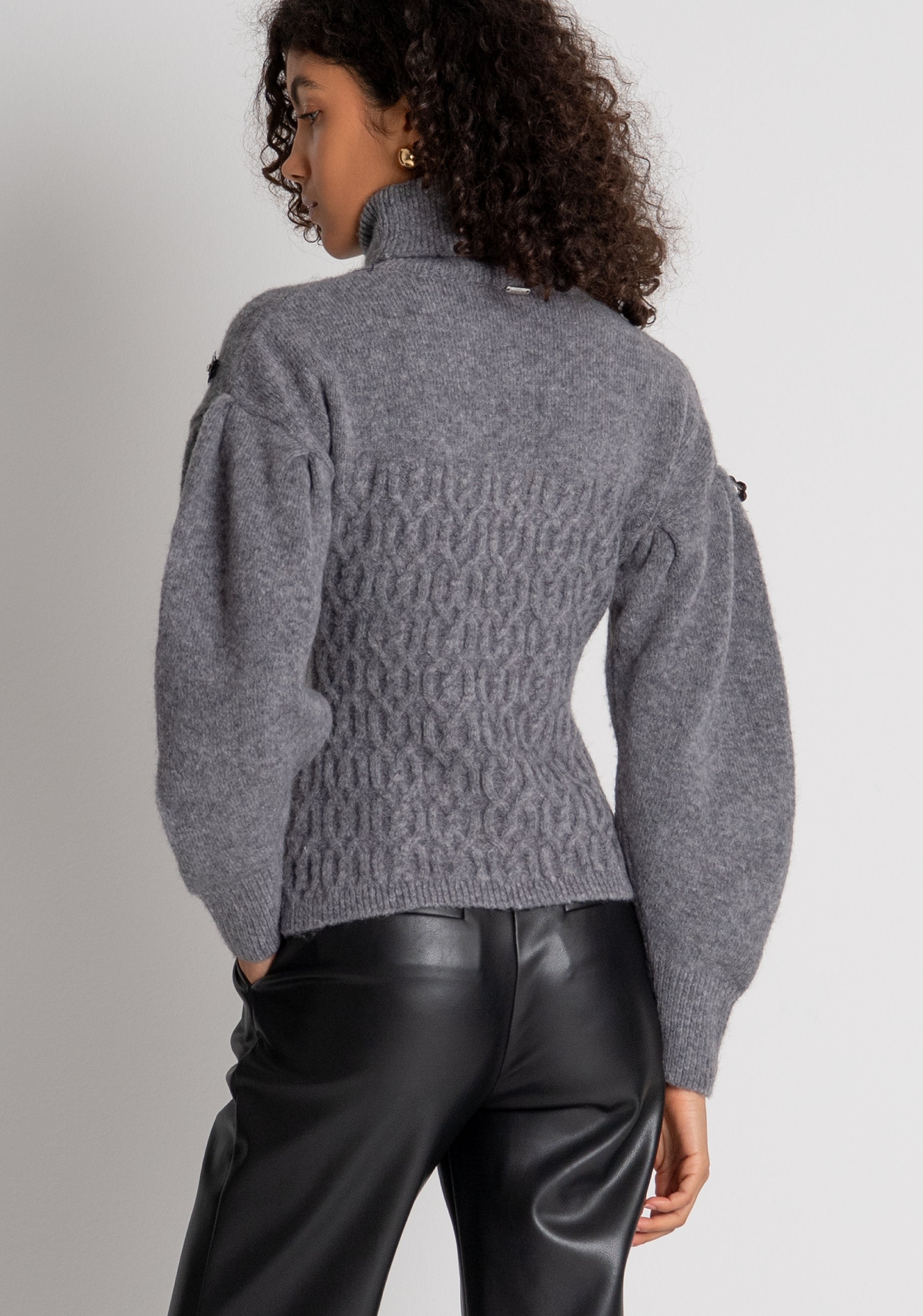 Maglia slim con punto treccia ed applicazioni gioiello FR26WT7050K463R9 FRACOMINA