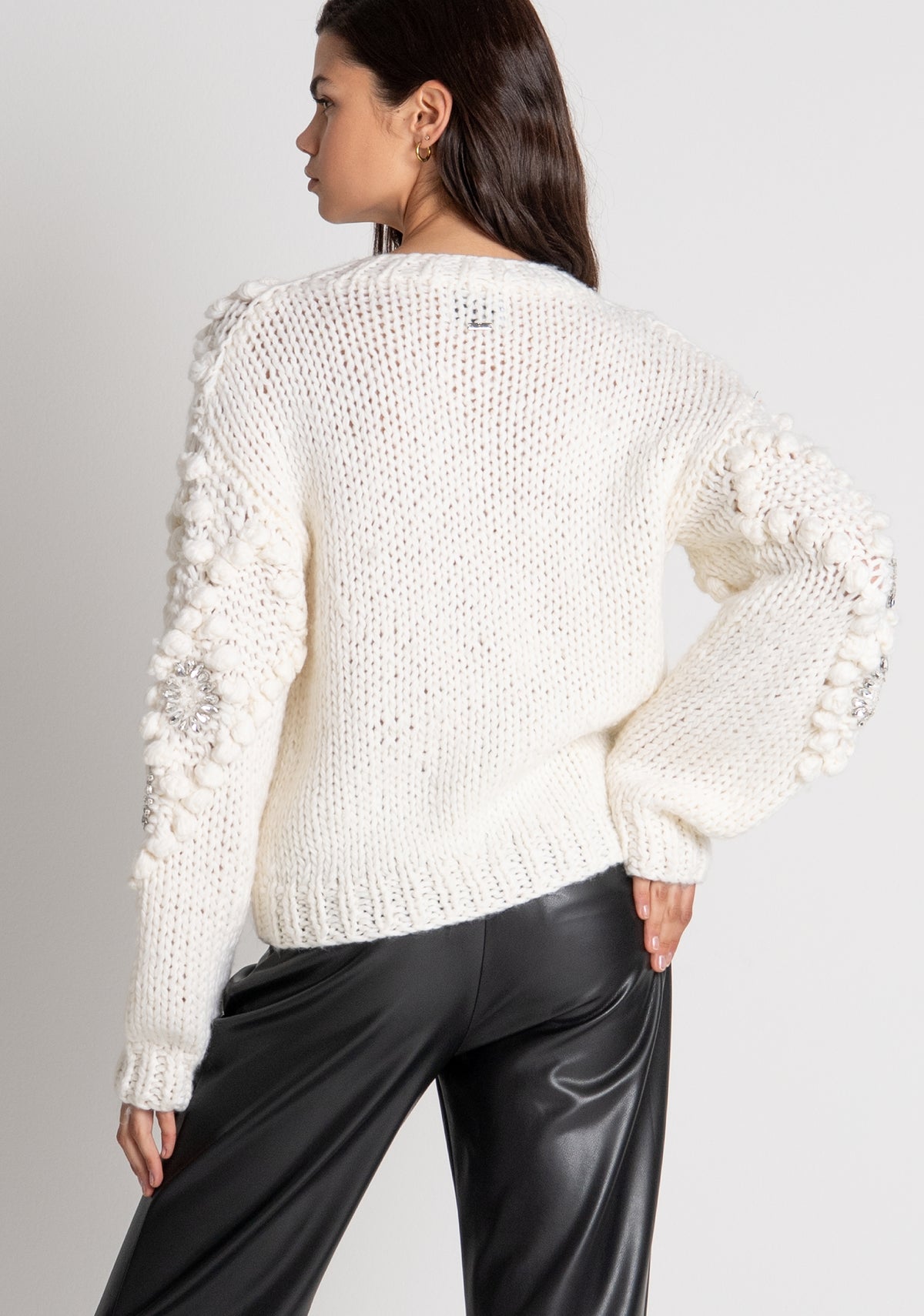 Cardigan regular con punto 3D e applicazioni gioiello FR26WT8030K465R9 FRACOMINA