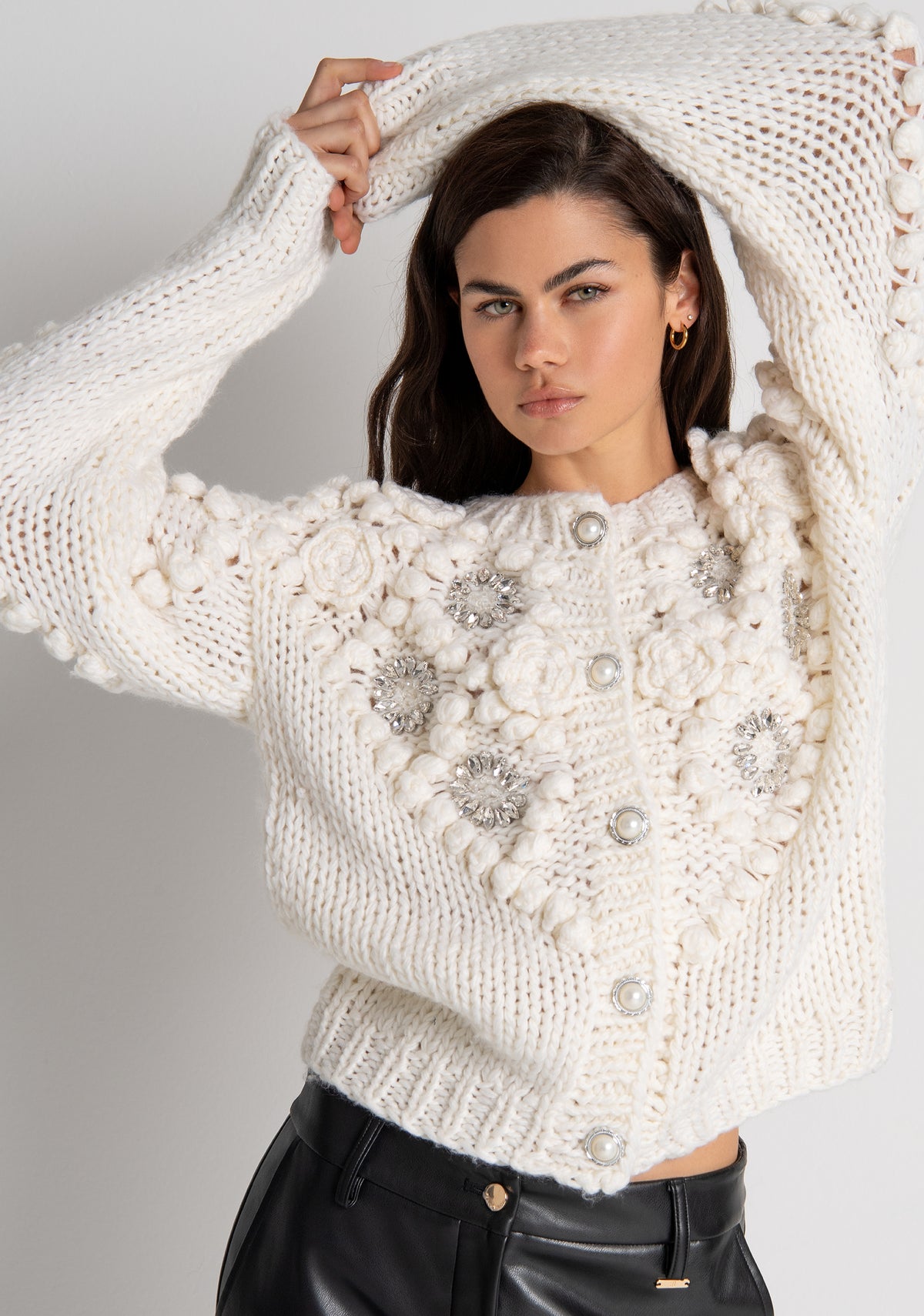 Cardigan regular con punto 3D e applicazioni gioiello FR26WT8030K465R9 FRACOMINA