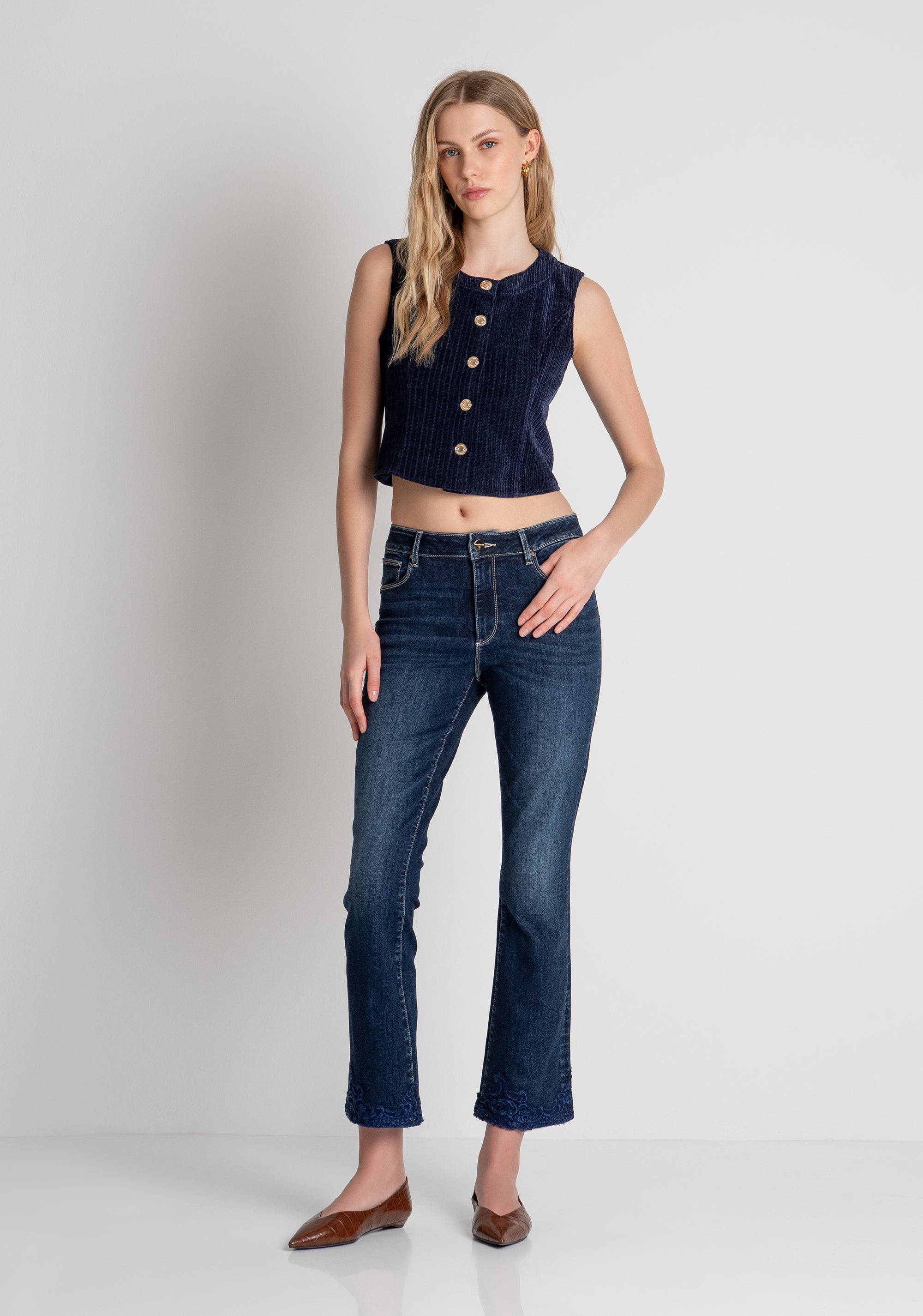 Jeans cropped effetto push-up in denim con lavaggio medio  FR26WV8030D460G1 FRACOMINA