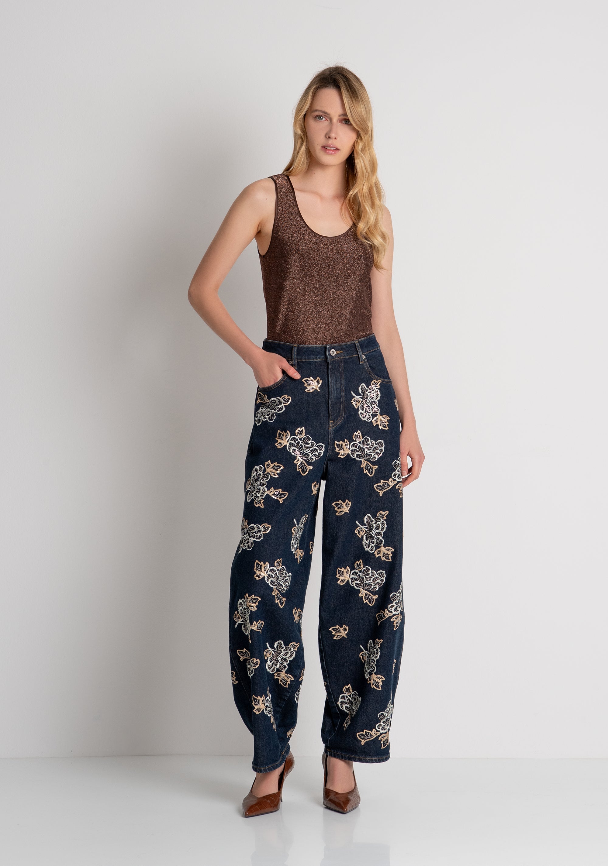 Jeans carrot balloon fit in denim con con lavaggio rince FR26WVD006D419E5 FRACOMINA