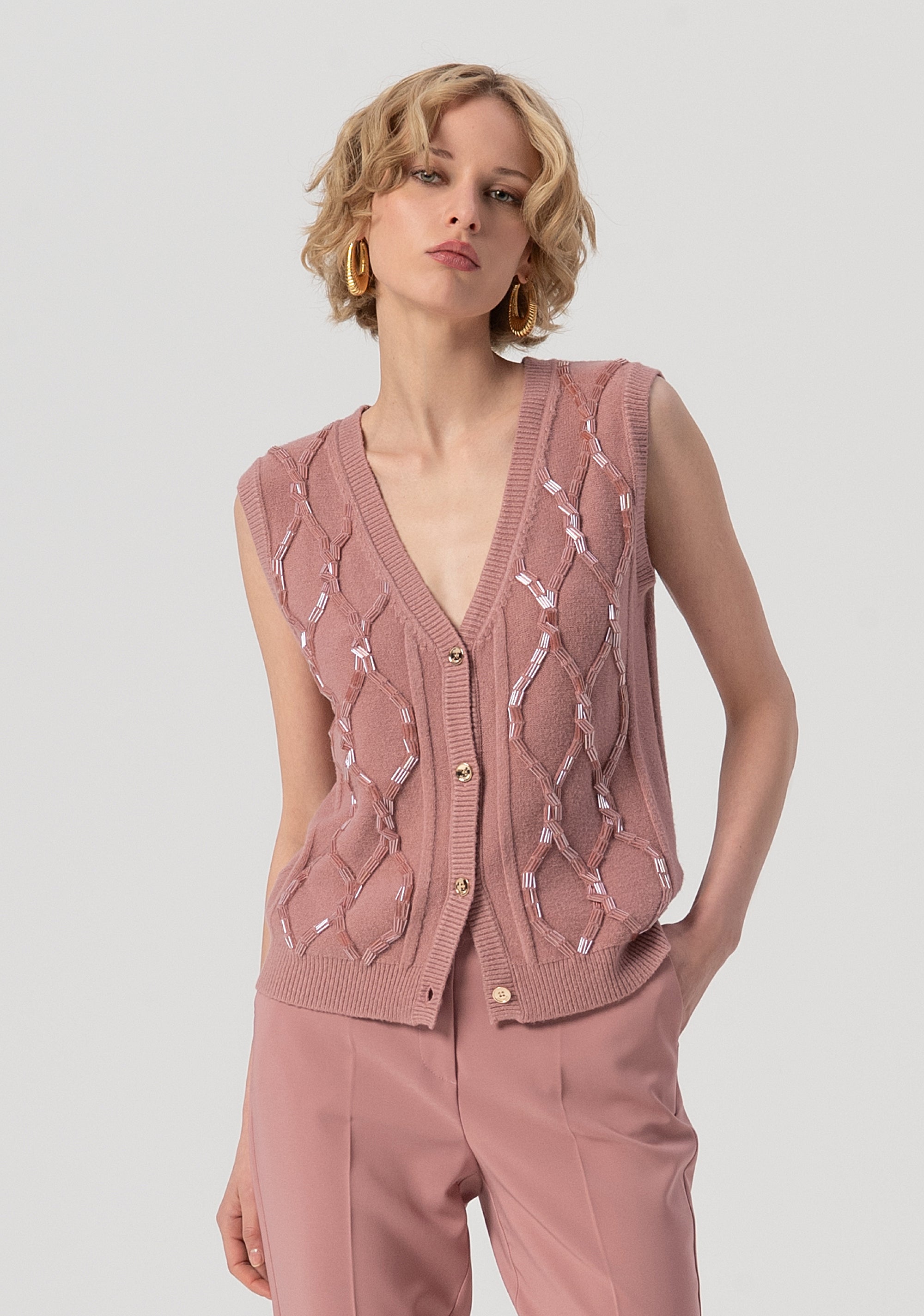 Gilet regular in maglia con punto treccia e baguette applicate FS25WT8008K50201-238 Fracomina